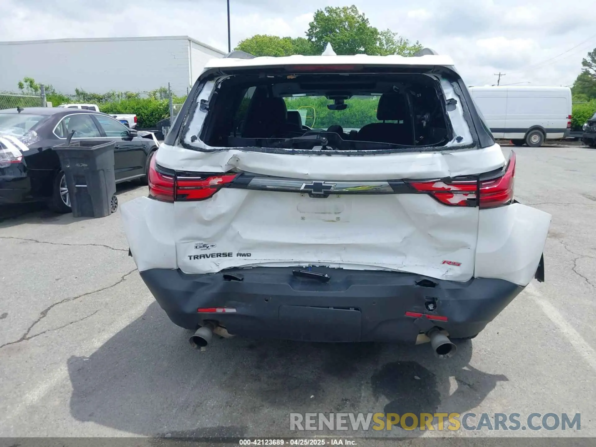15 Photograph of a damaged car 1GNEVJKW9NJ189416 CHEVROLET TRAVERSE 2022