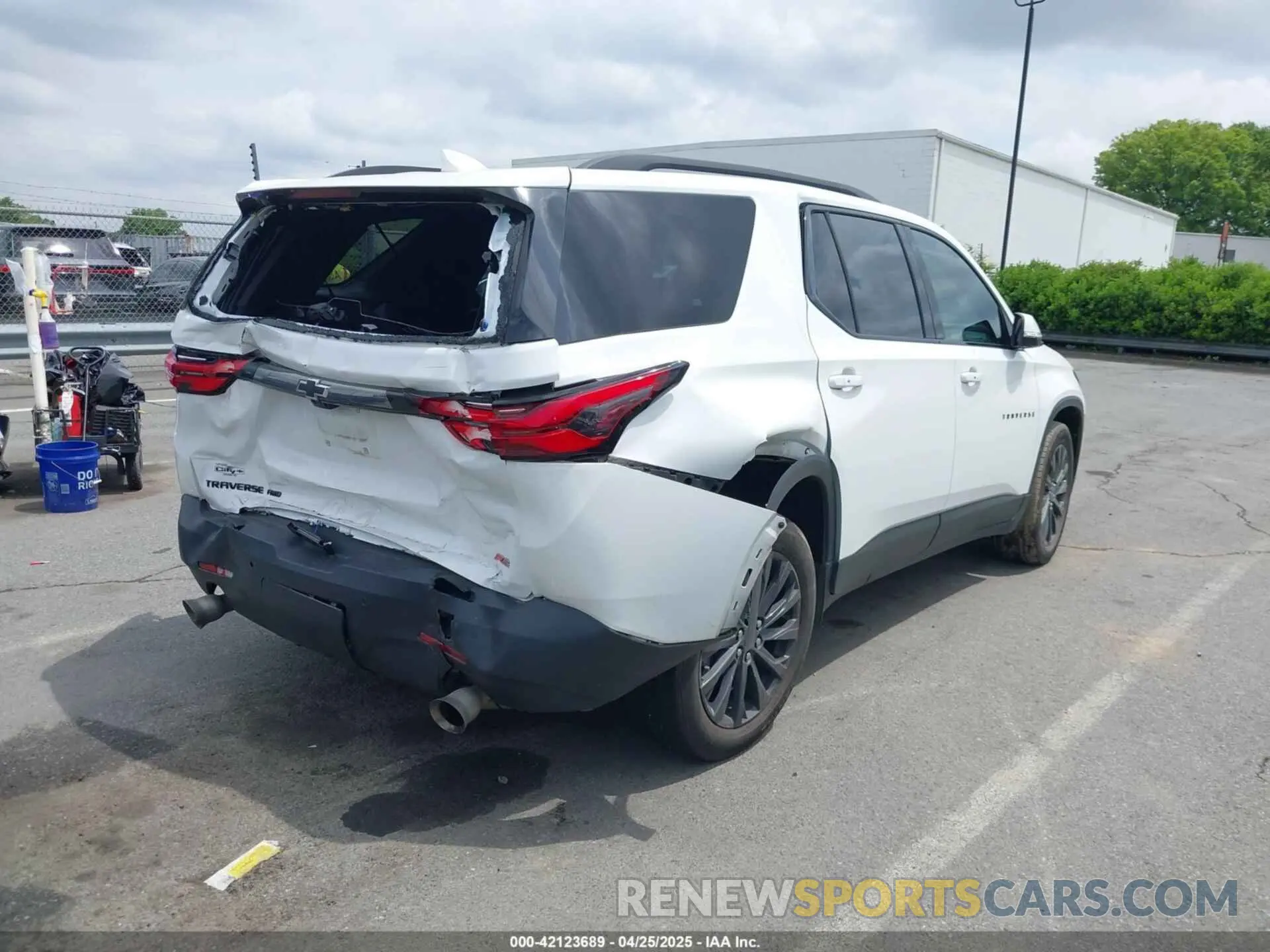4 Photograph of a damaged car 1GNEVJKW9NJ189416 CHEVROLET TRAVERSE 2022