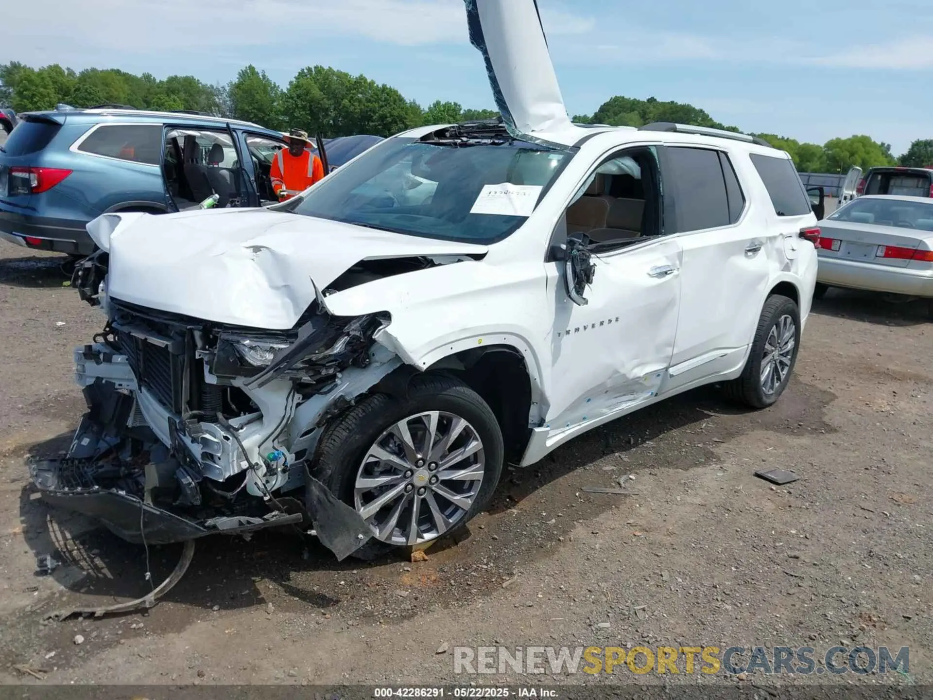 2 Фотография поврежденного автомобиля 1GNEVKKW4NJ191323 CHEVROLET TRAVERSE 2022