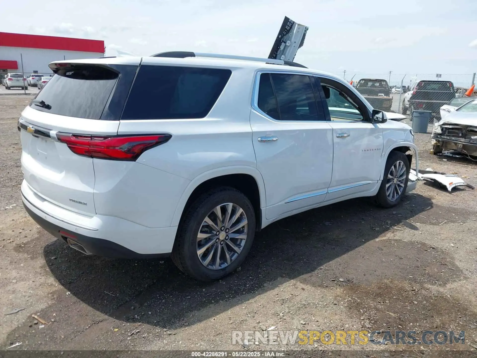 4 Фотография поврежденного автомобиля 1GNEVKKW4NJ191323 CHEVROLET TRAVERSE 2022