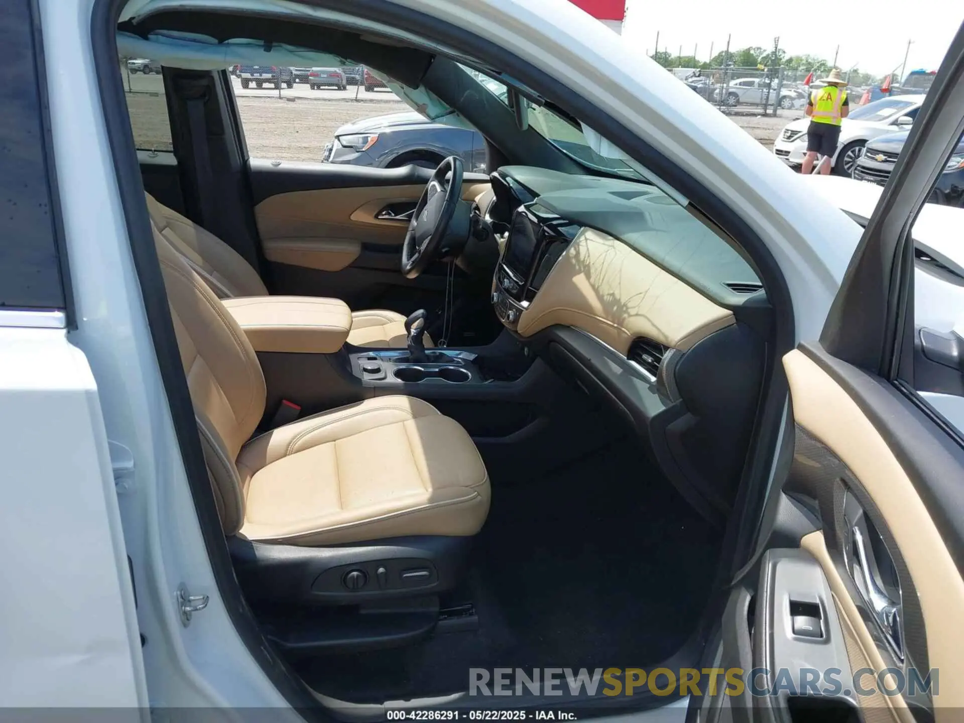 5 Фотография поврежденного автомобиля 1GNEVKKW4NJ191323 CHEVROLET TRAVERSE 2022