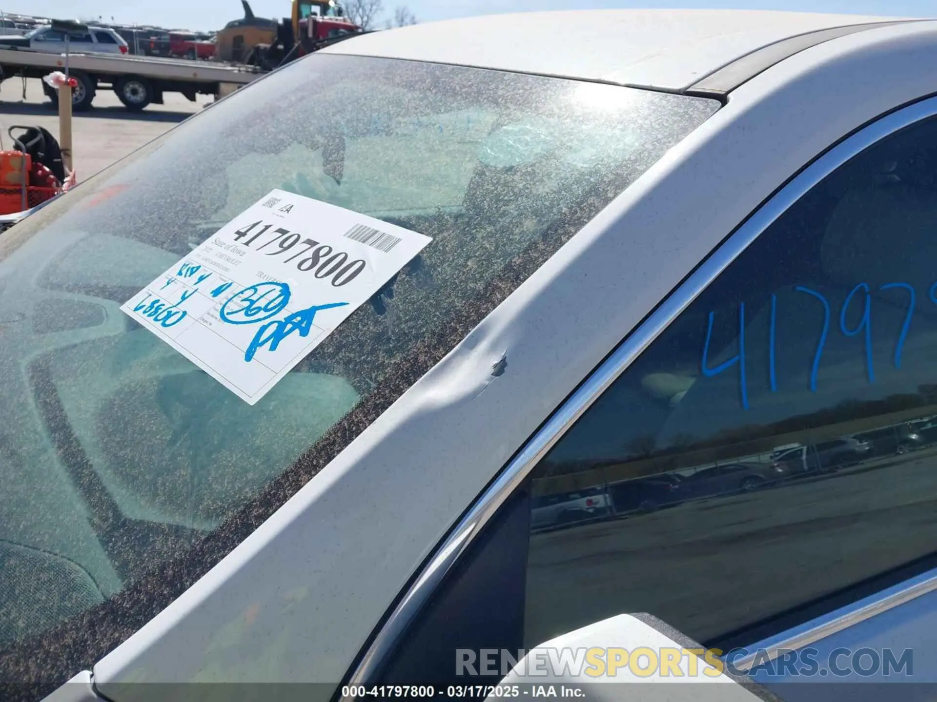 17 Photograph of a damaged car 1GNEVLKWXNJ102005 CHEVROLET TRAVERSE 2022