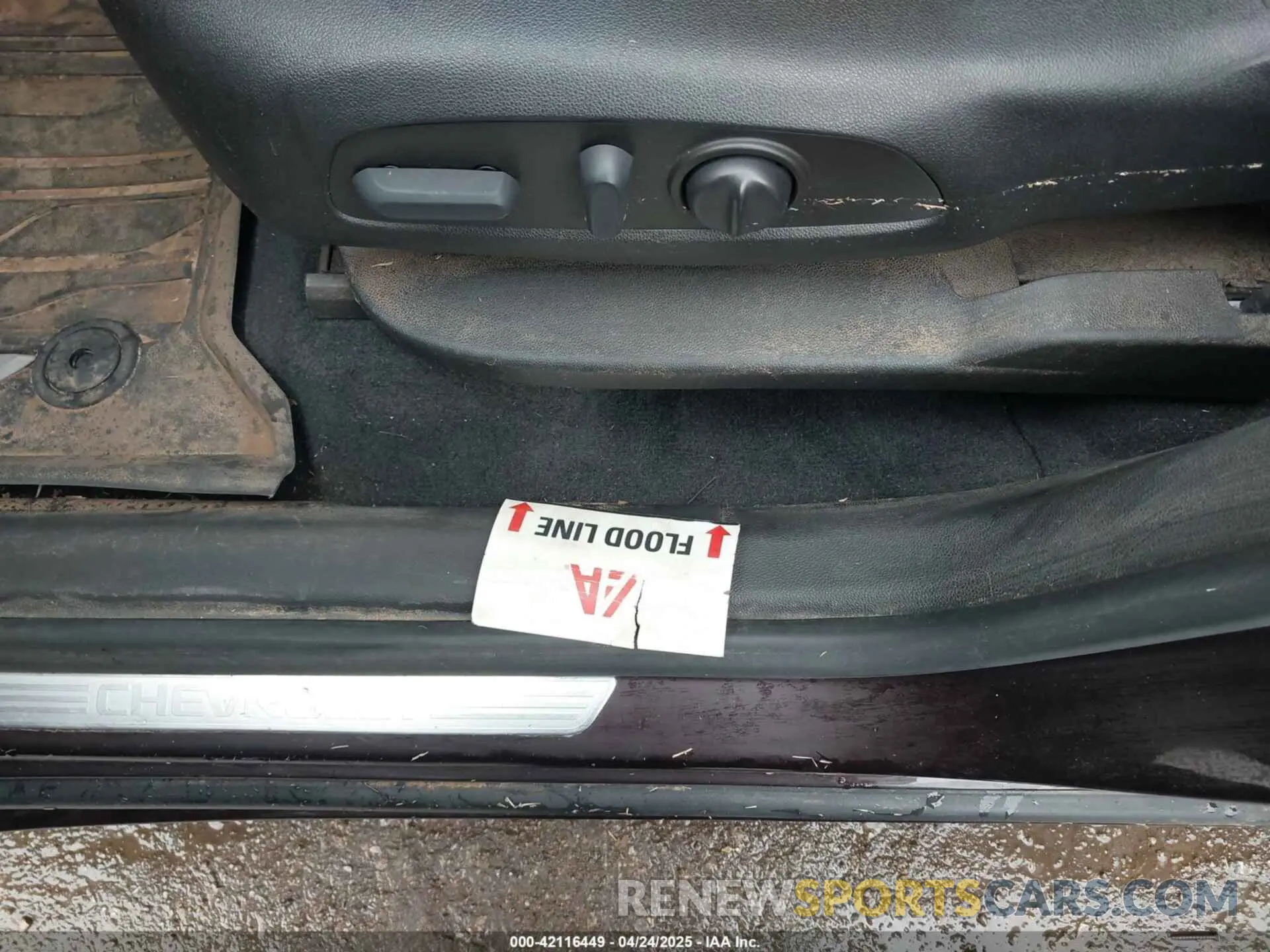 12 Photograph of a damaged car 1GNEVNKW2NJ109753 CHEVROLET TRAVERSE 2022