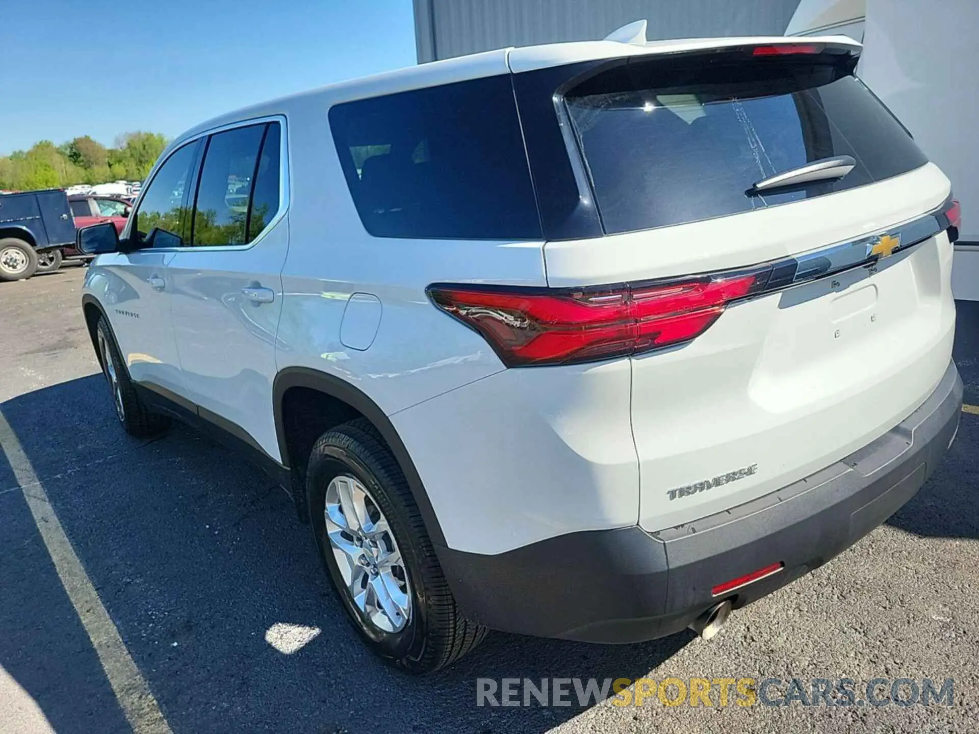 2 Фотография поврежденного автомобиля 1GNERFKW3PJ114117 CHEVROLET TRAVERSE 2023