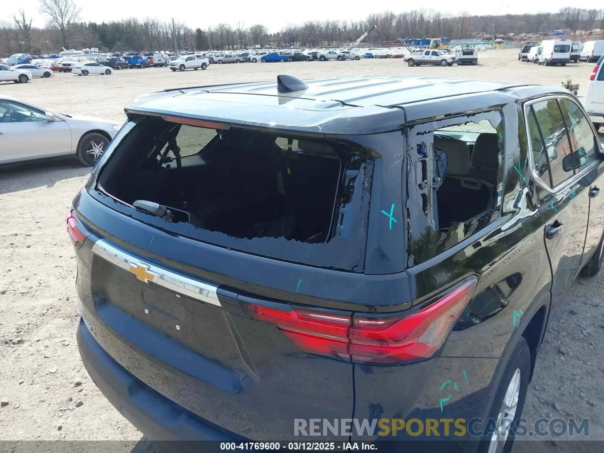 17 Photograph of a damaged car 1GNERFKW7PJ327409 CHEVROLET TRAVERSE 2023