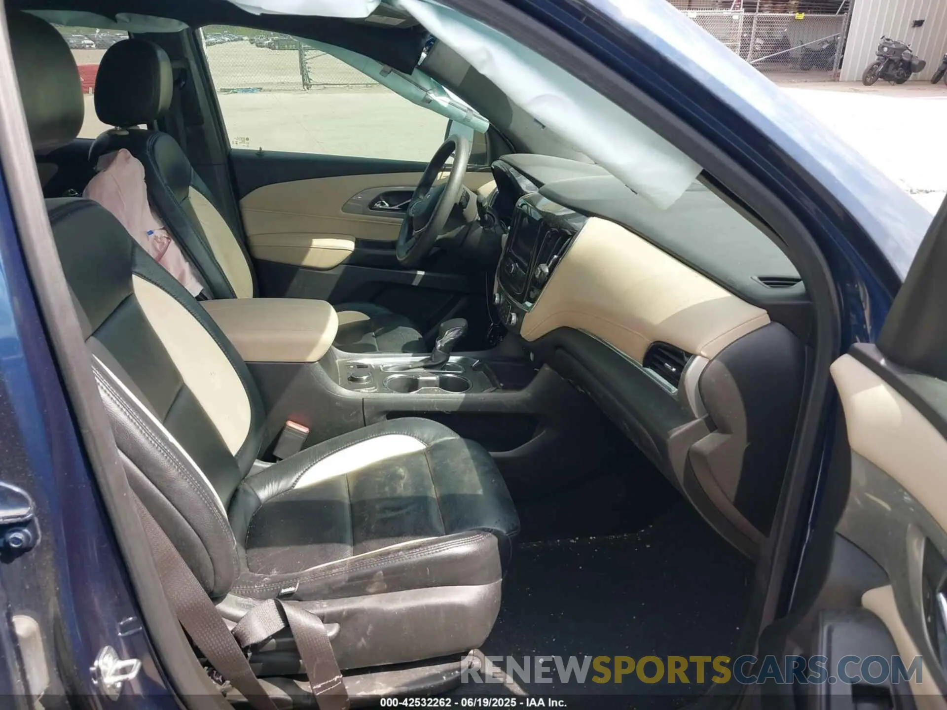 5 Photograph of a damaged car 1GNERFKW8PJ226038 CHEVROLET TRAVERSE 2023