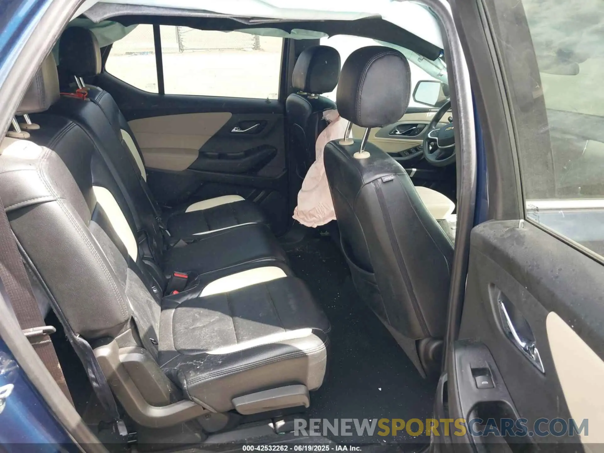8 Photograph of a damaged car 1GNERFKW8PJ226038 CHEVROLET TRAVERSE 2023