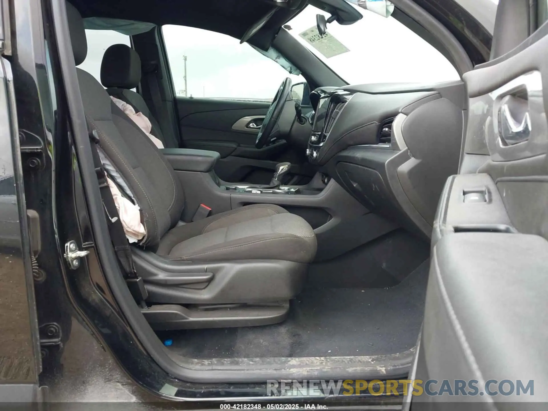 5 Photograph of a damaged car 1GNERGKW2PJ212562 CHEVROLET TRAVERSE 2023