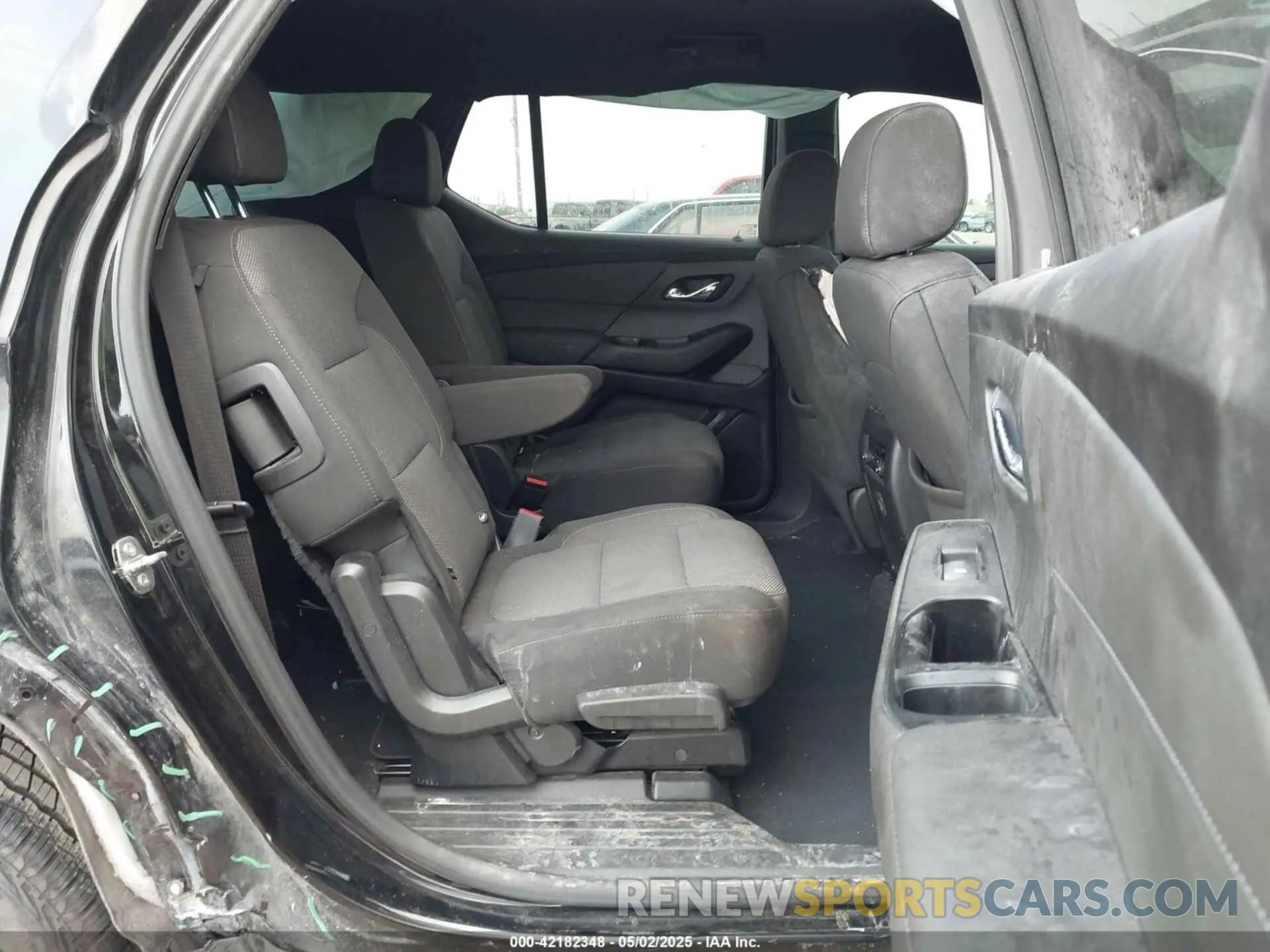 8 Photograph of a damaged car 1GNERGKW2PJ212562 CHEVROLET TRAVERSE 2023