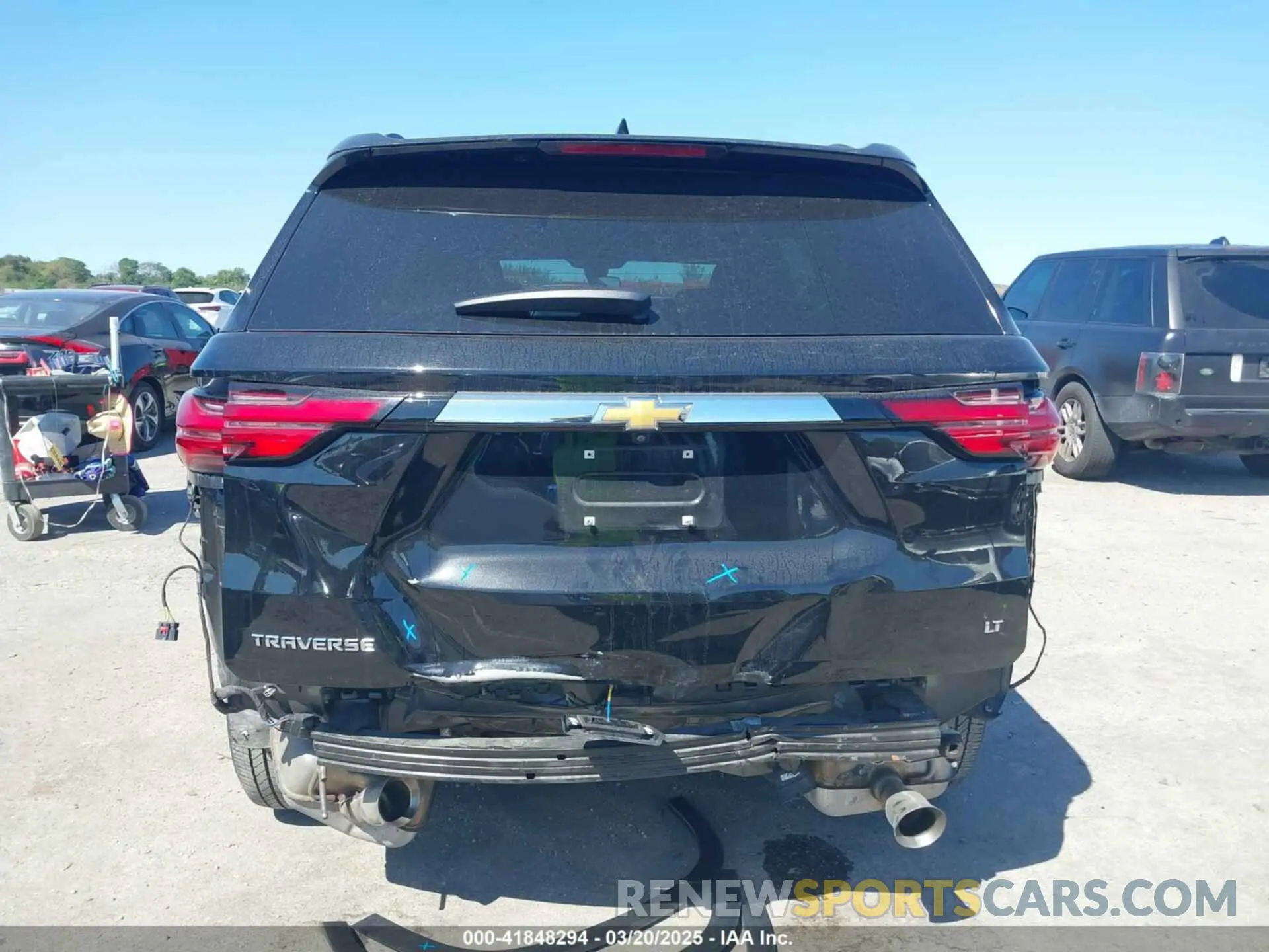 17 Photograph of a damaged car 1GNERGKW2PJ289979 CHEVROLET TRAVERSE 2023