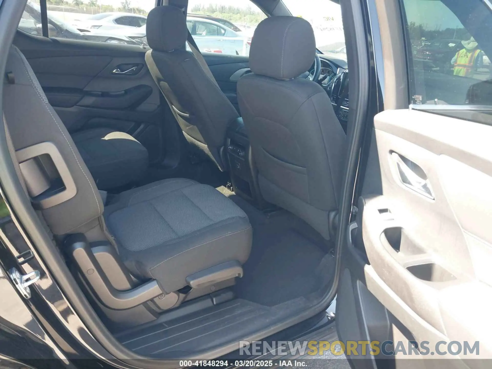 8 Photograph of a damaged car 1GNERGKW2PJ289979 CHEVROLET TRAVERSE 2023