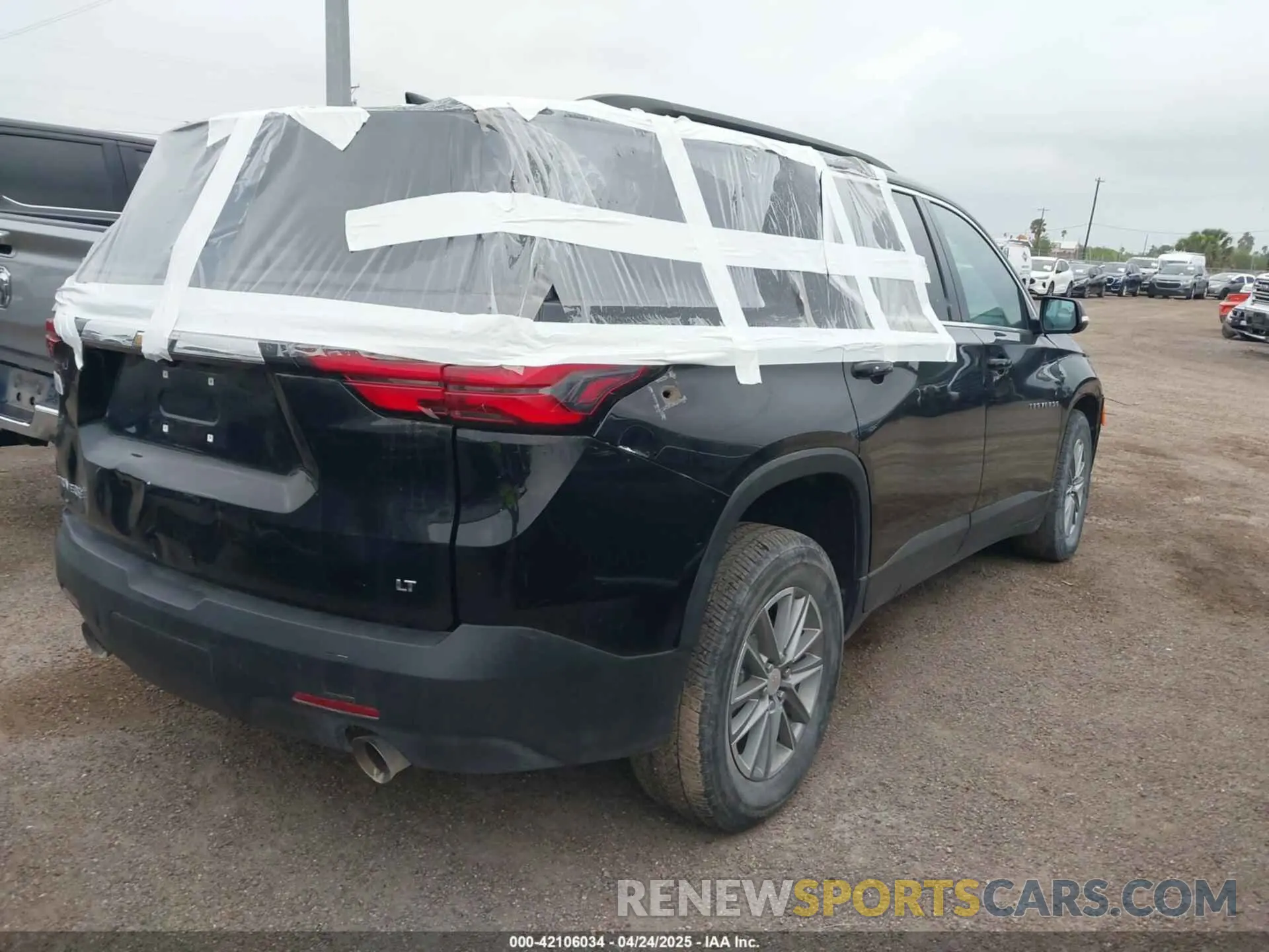 4 Фотография поврежденного автомобиля 1GNERGKW3PJ276061 CHEVROLET TRAVERSE 2023