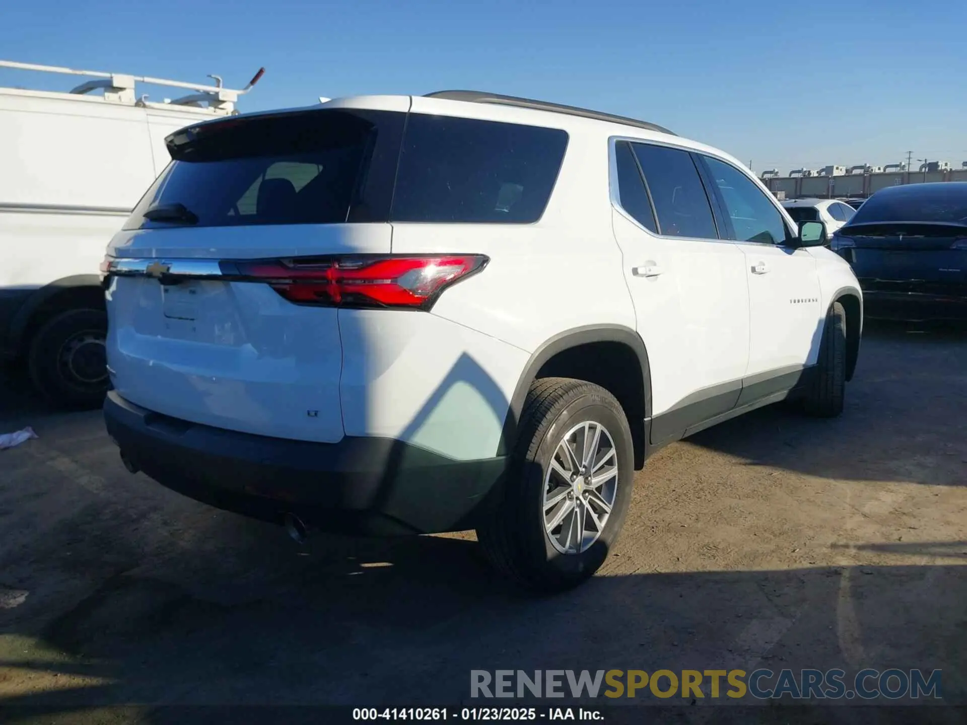 4 Фотография поврежденного автомобиля 1GNERGKW4PJ235325 CHEVROLET TRAVERSE 2023