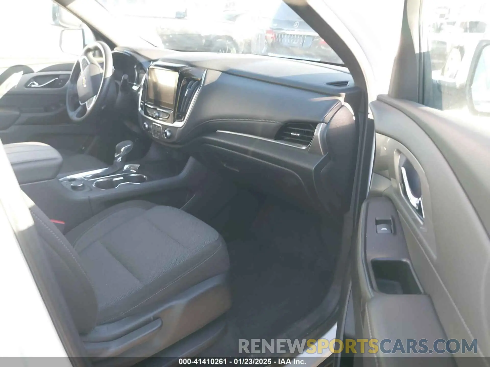 5 Фотография поврежденного автомобиля 1GNERGKW4PJ235325 CHEVROLET TRAVERSE 2023