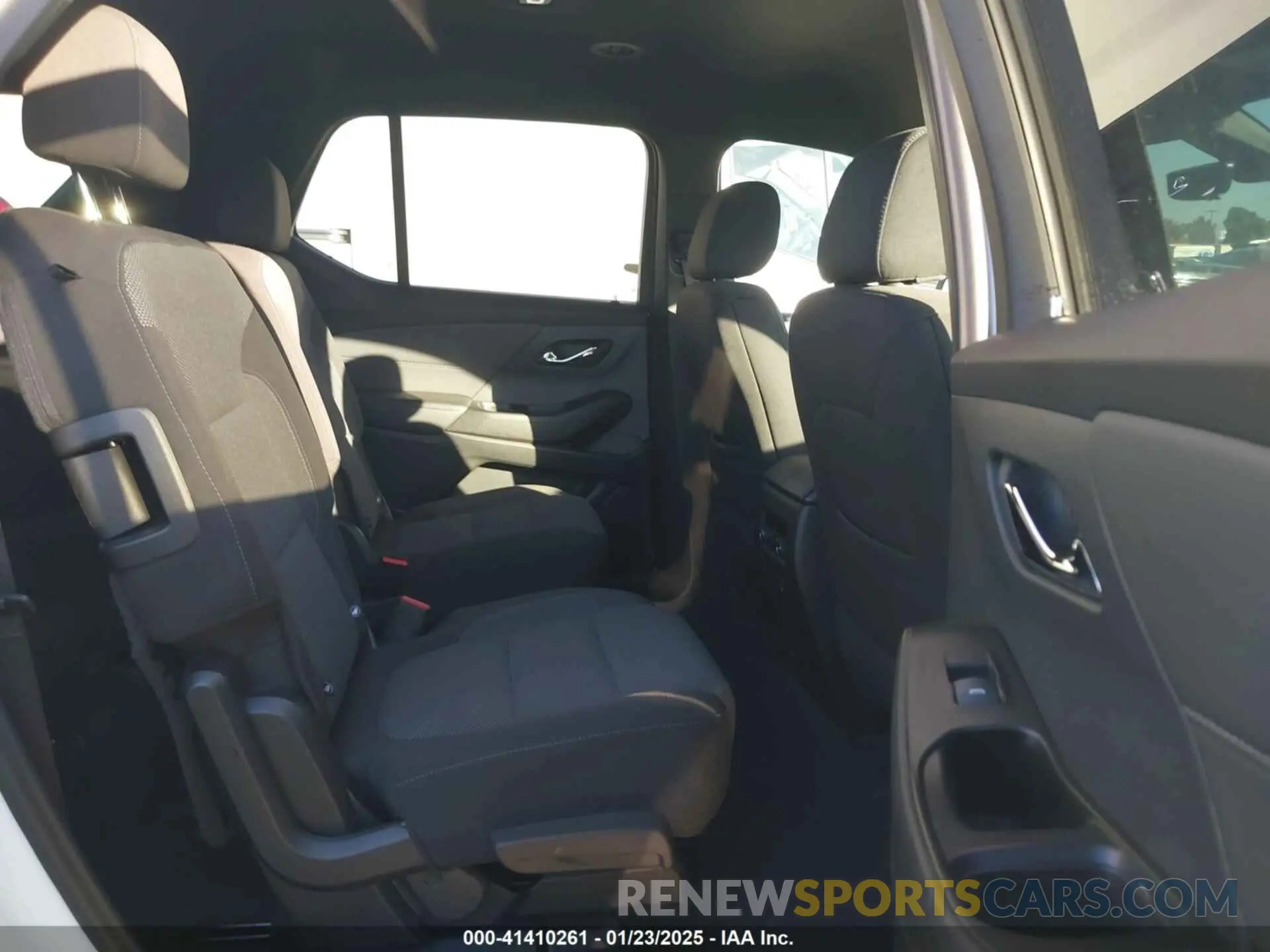 8 Фотография поврежденного автомобиля 1GNERGKW4PJ235325 CHEVROLET TRAVERSE 2023