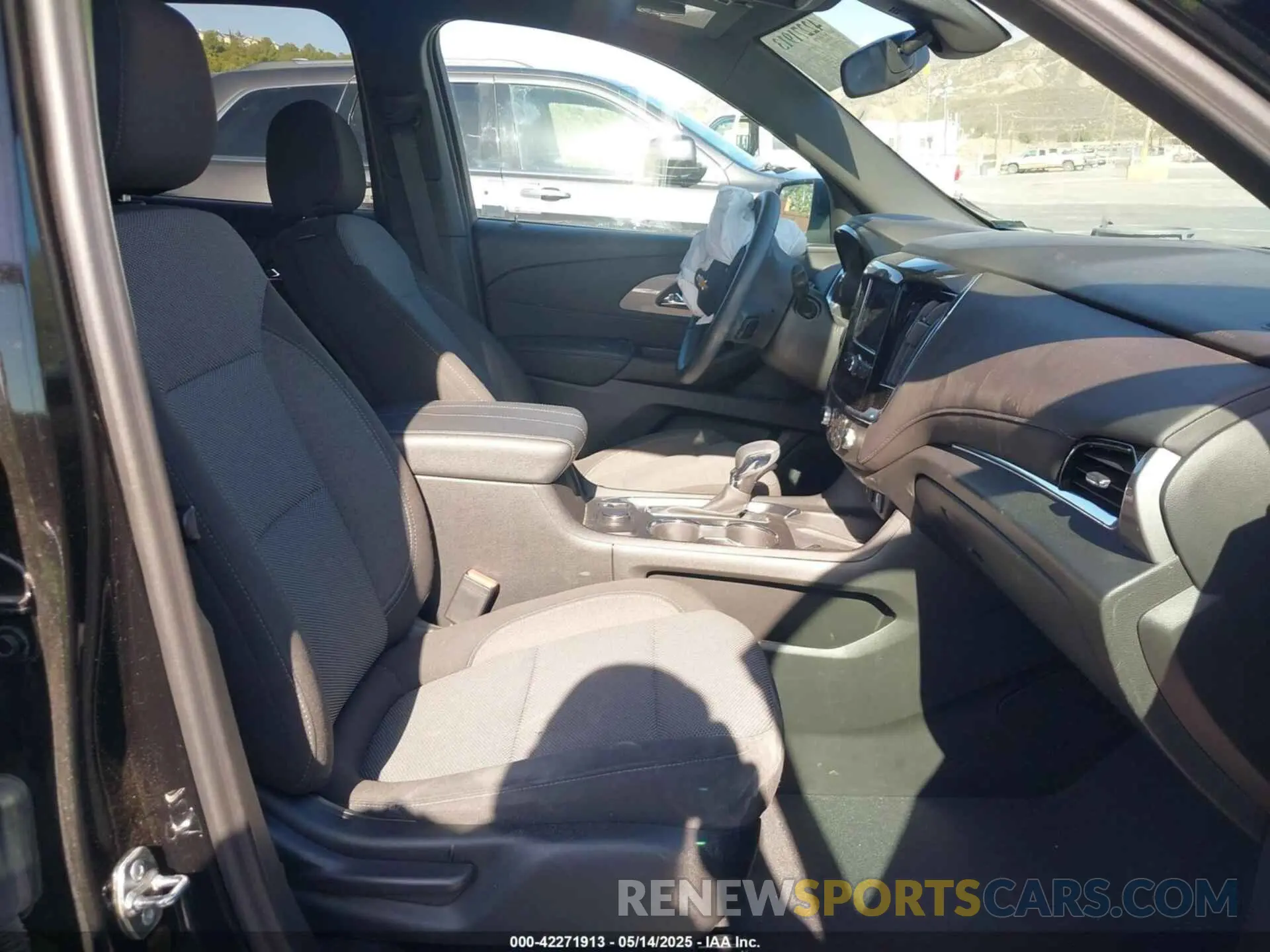 5 Photograph of a damaged car 1GNERGKW4PJ317961 CHEVROLET TRAVERSE 2023