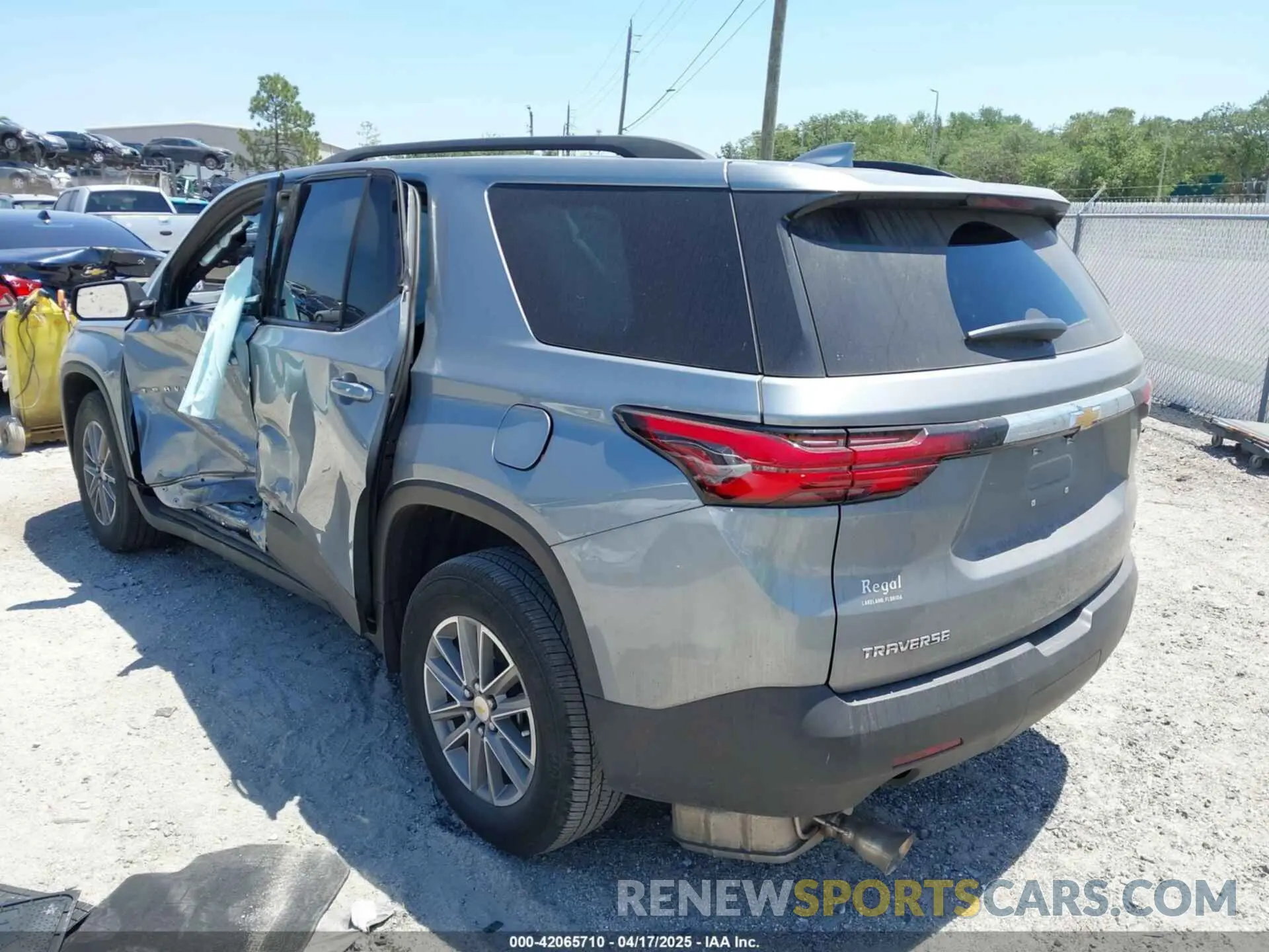 3 Фотография поврежденного автомобиля 1GNERGKW5PJ248875 CHEVROLET TRAVERSE 2023