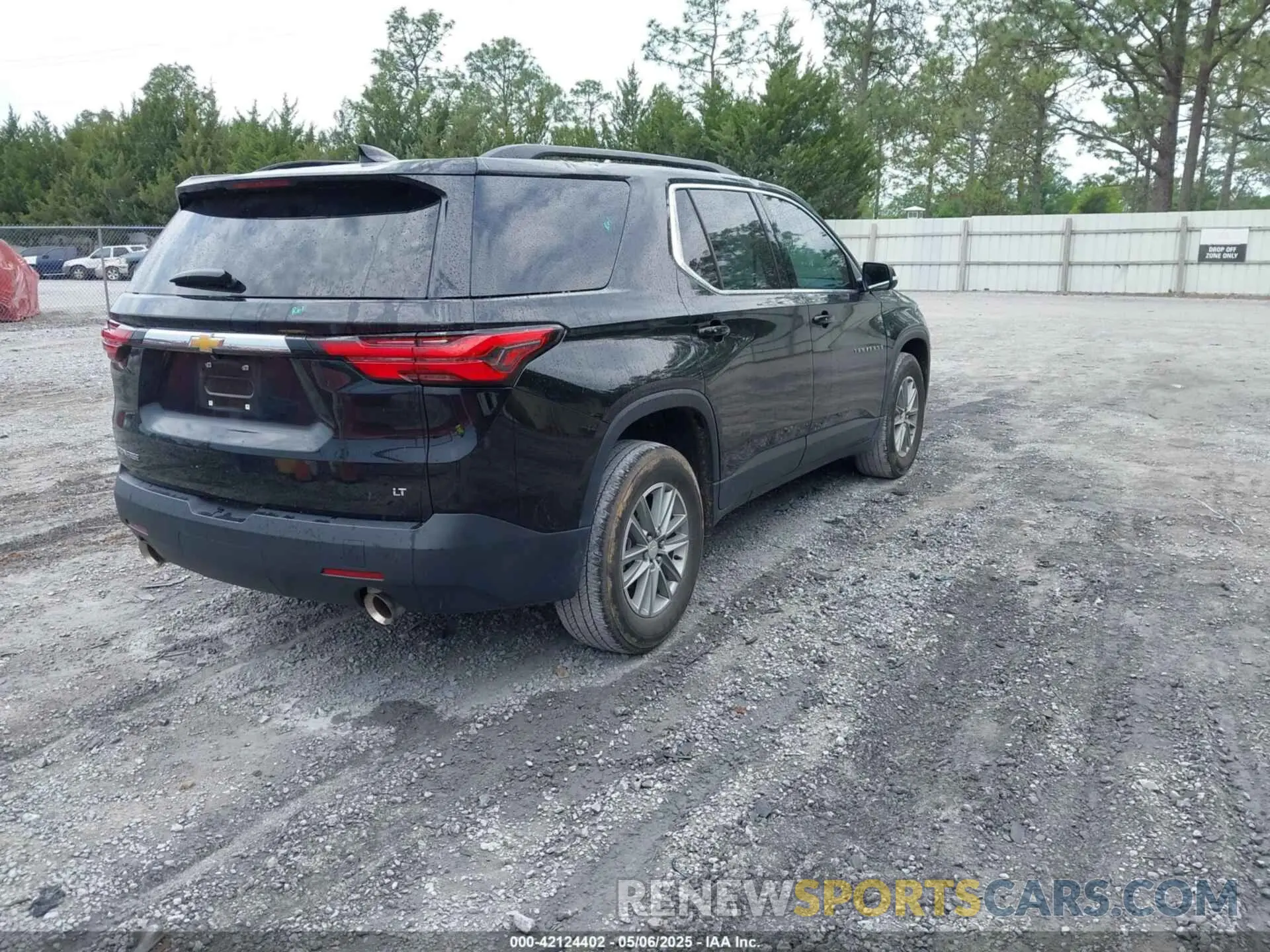 4 Photograph of a damaged car 1GNERGKW6PJ286163 CHEVROLET TRAVERSE 2023