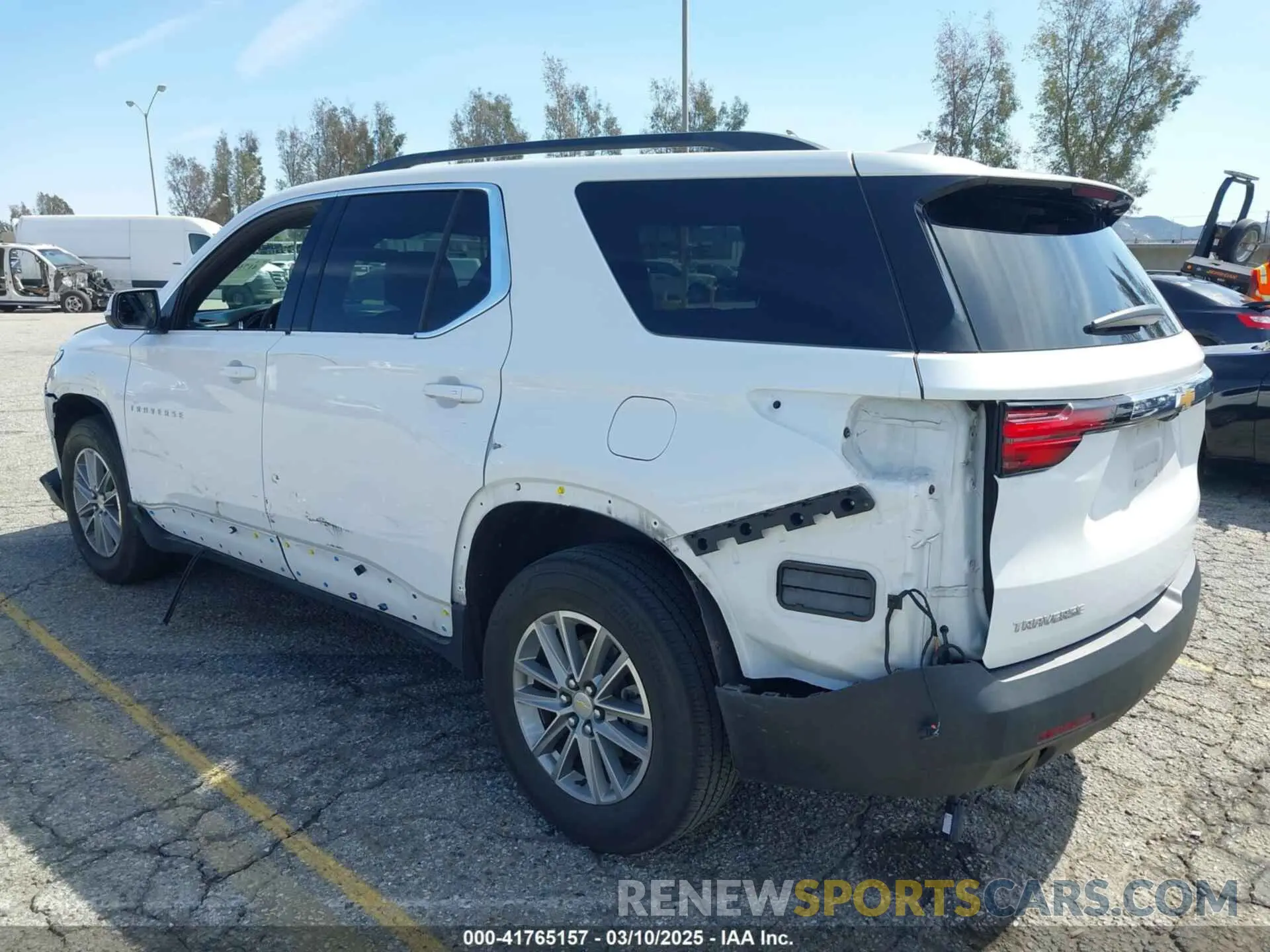 3 Фотография поврежденного автомобиля 1GNERGKW7PJ223881 CHEVROLET TRAVERSE 2023