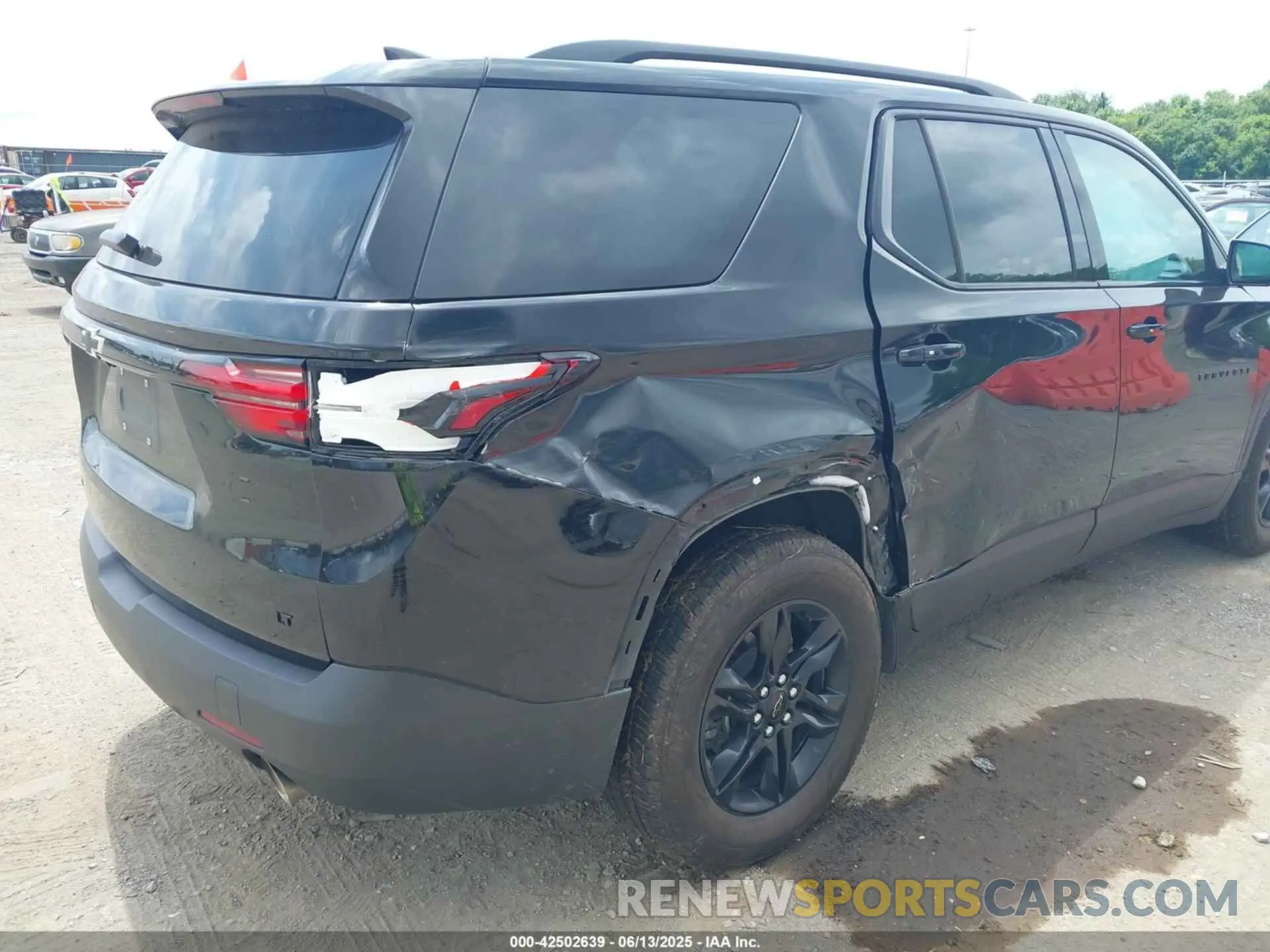 6 Photograph of a damaged car 1GNERGKW8PJ187375 CHEVROLET TRAVERSE 2023
