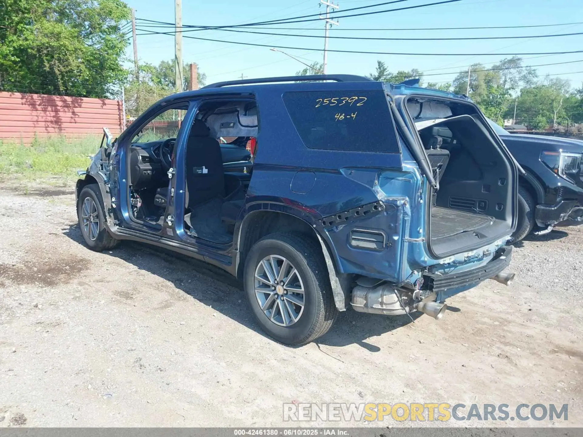 3 Photograph of a damaged car 1GNERGKW9PJ255392 CHEVROLET TRAVERSE 2023