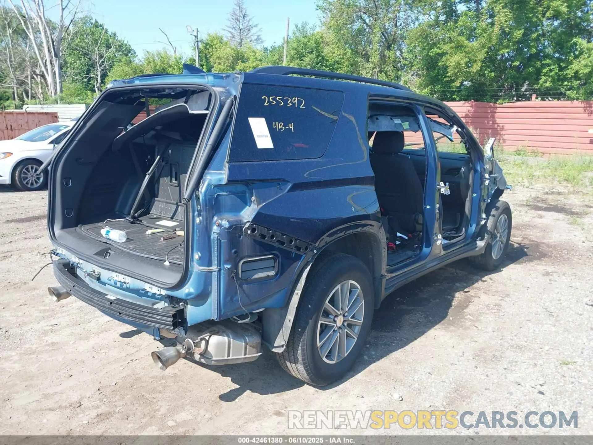 4 Photograph of a damaged car 1GNERGKW9PJ255392 CHEVROLET TRAVERSE 2023