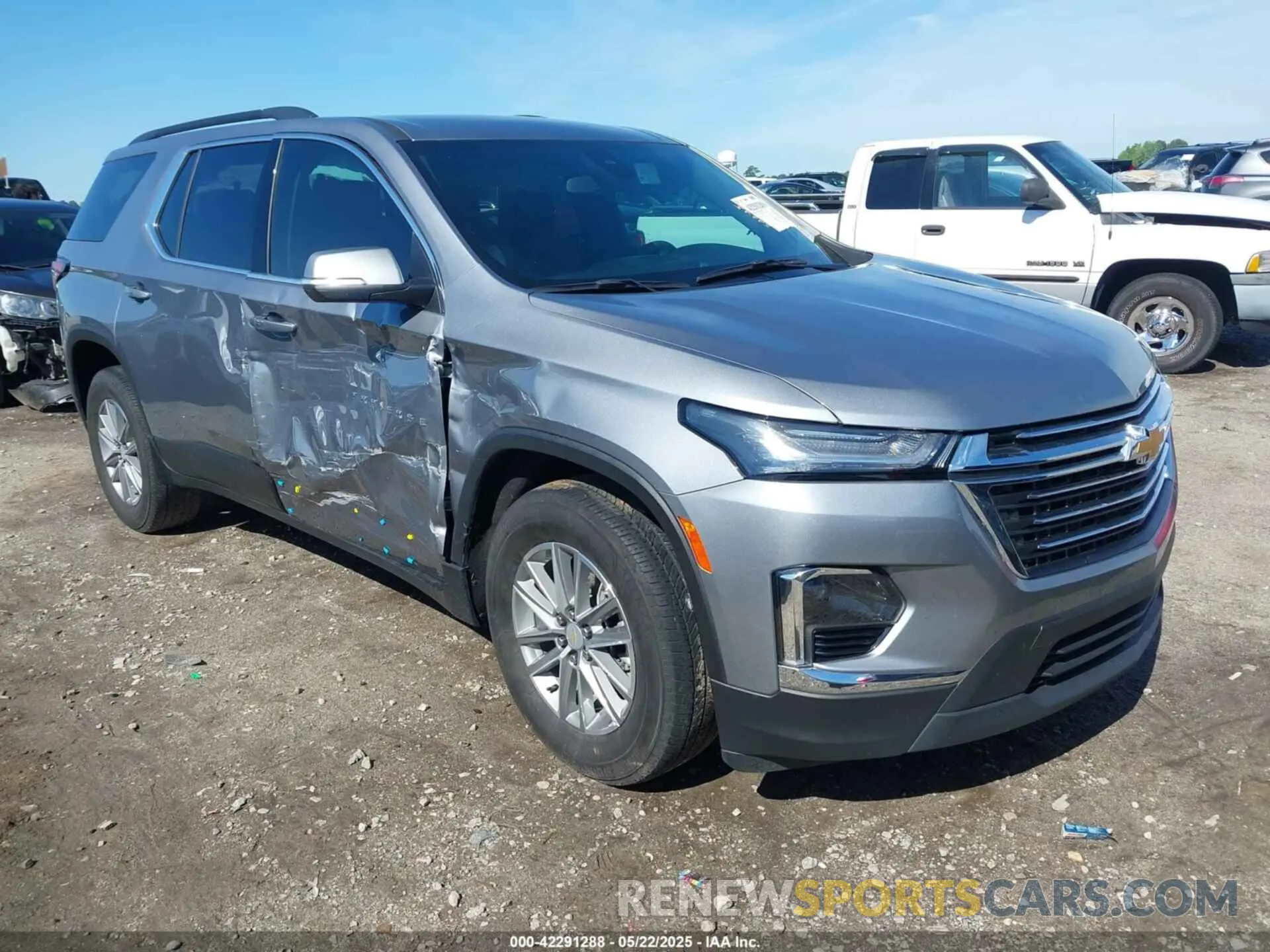 1 Фотография поврежденного автомобиля 1GNERGKWXPJ104352 CHEVROLET TRAVERSE 2023