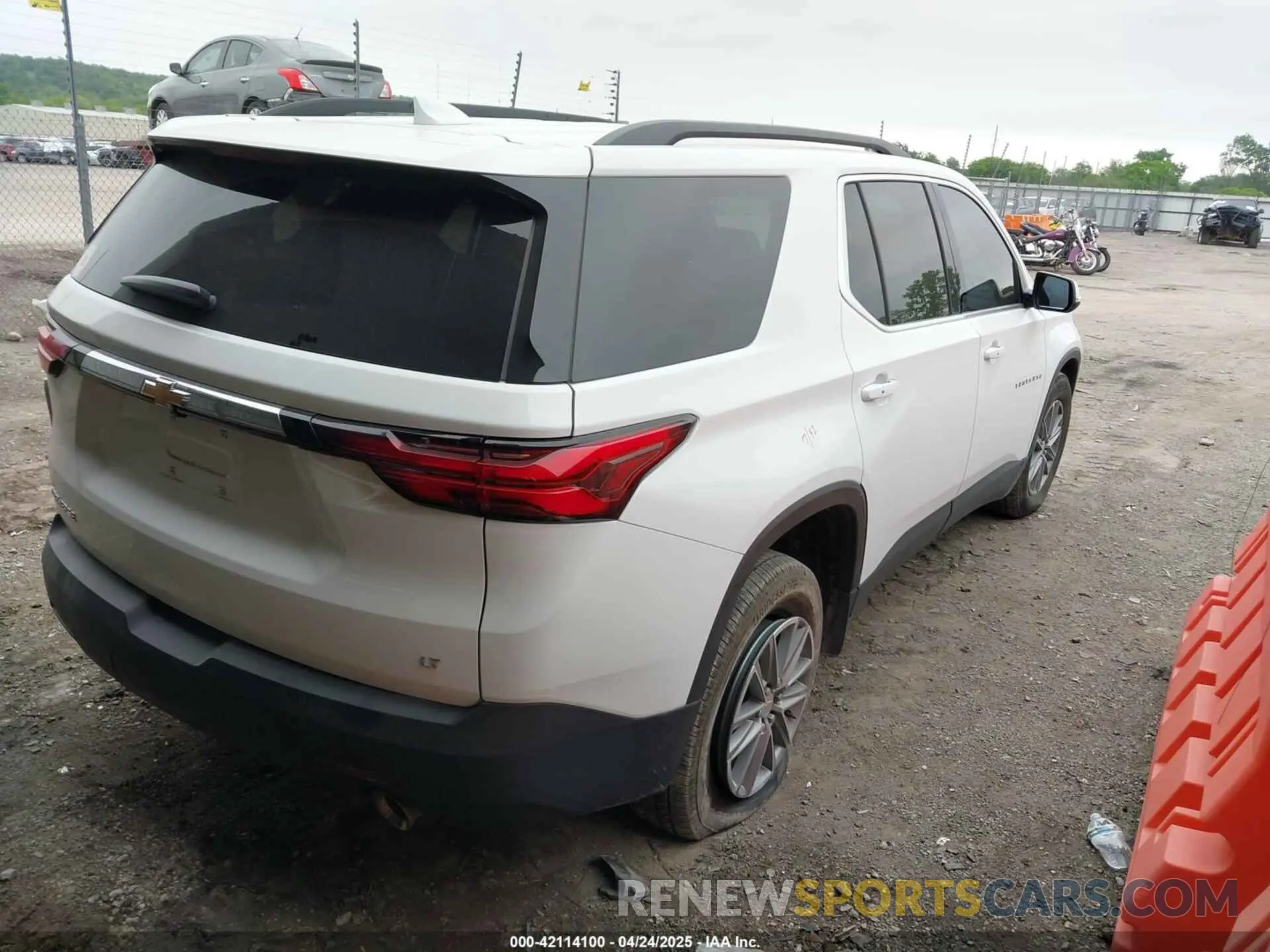 4 Фотография поврежденного автомобиля 1GNERHKWXPJ194379 CHEVROLET TRAVERSE 2023
