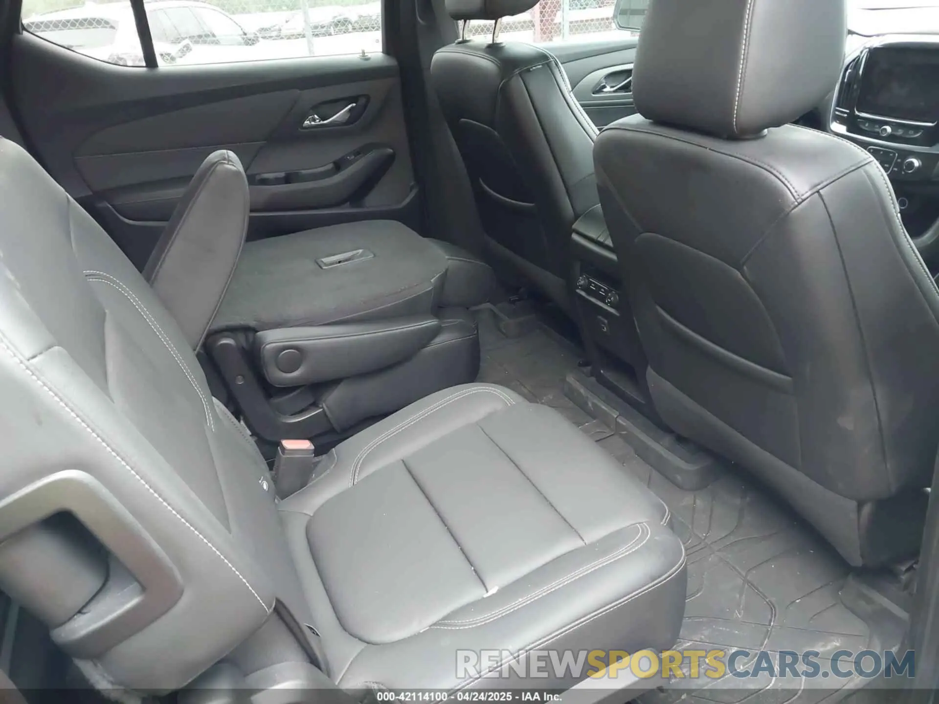 8 Фотография поврежденного автомобиля 1GNERHKWXPJ194379 CHEVROLET TRAVERSE 2023