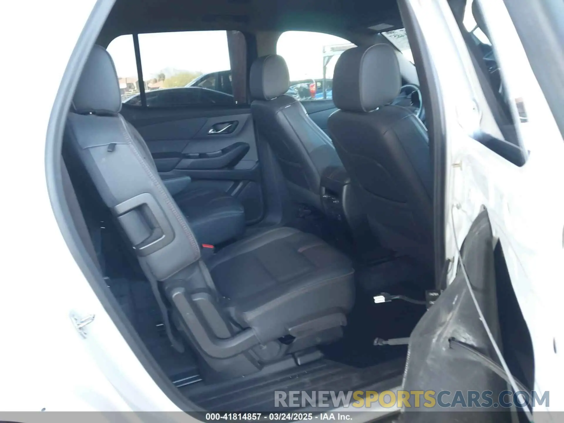 8 Фотография поврежденного автомобиля 1GNERJKW7PJ230813 CHEVROLET TRAVERSE 2023