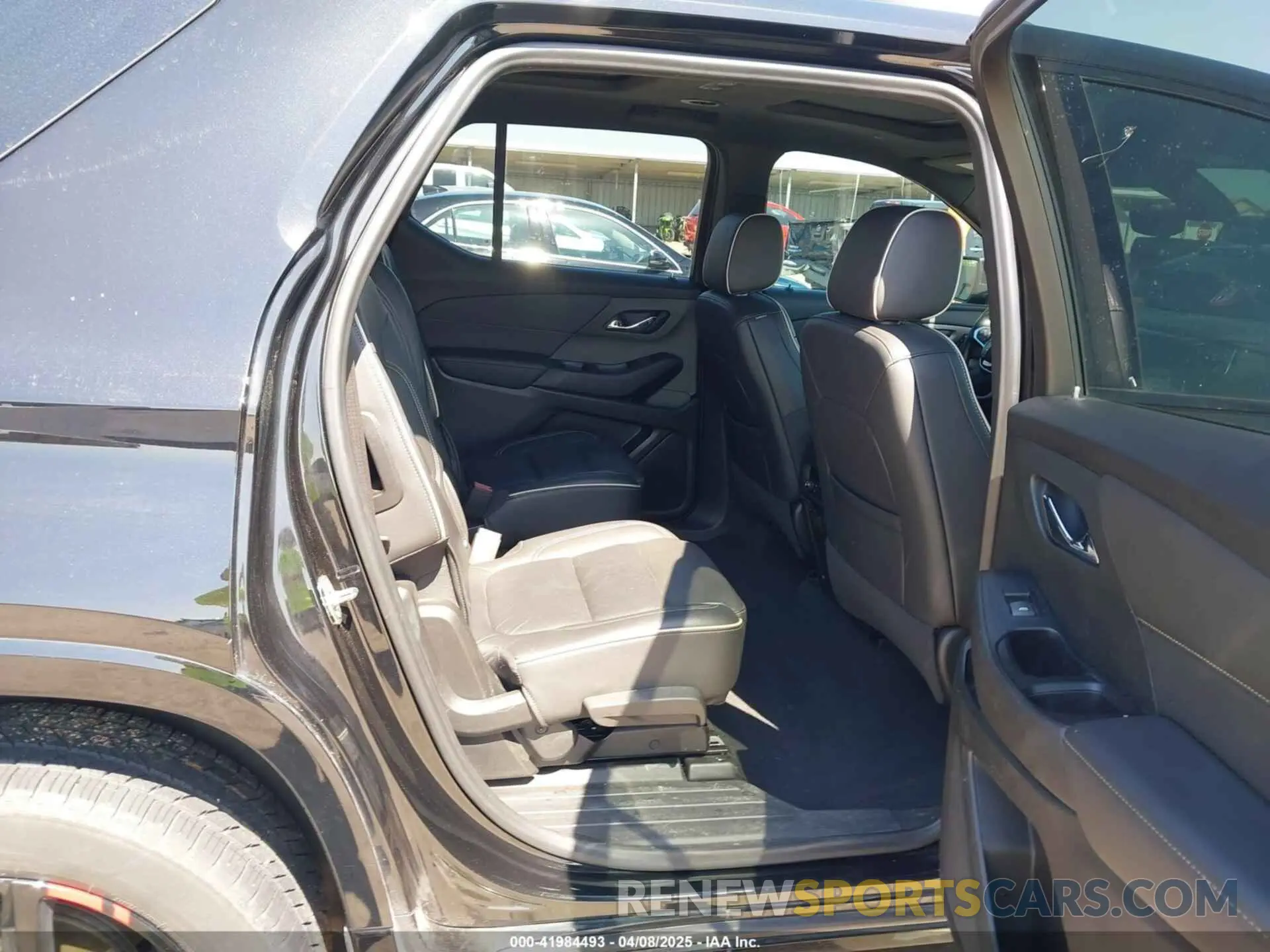 8 Фотография поврежденного автомобиля 1GNERKKW1PJ136870 CHEVROLET TRAVERSE 2023