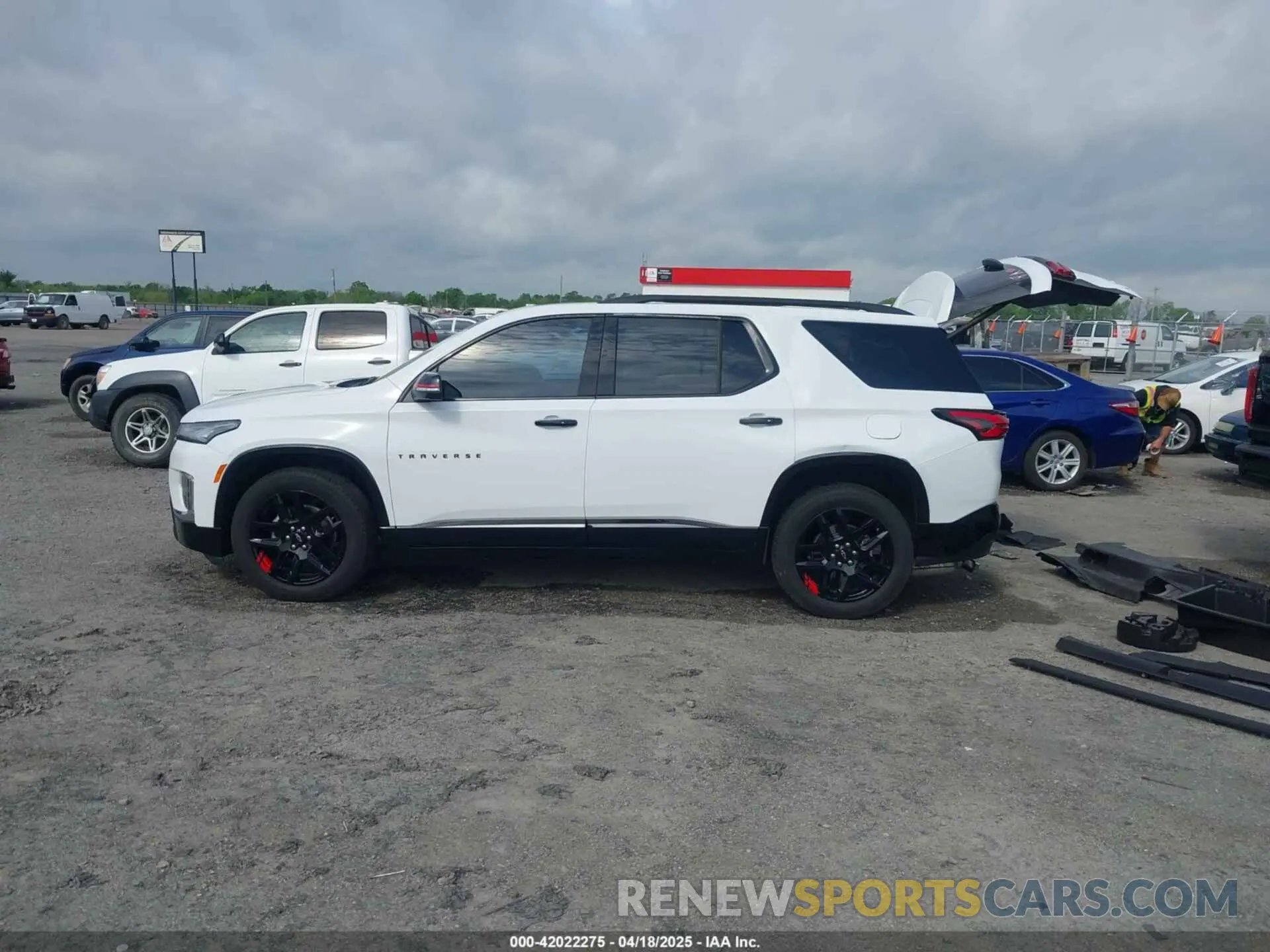 15 Photograph of a damaged car 1GNERKKW1PJ301414 CHEVROLET TRAVERSE 2023