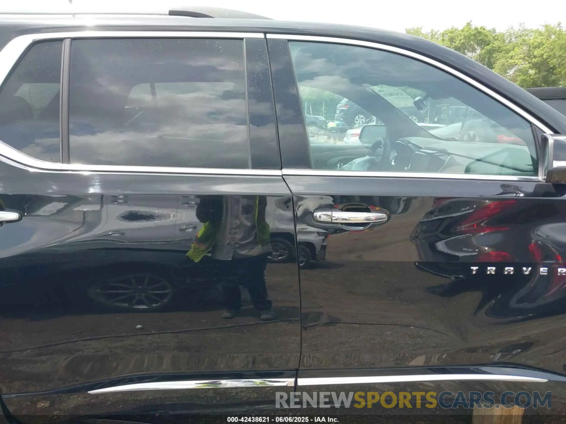 14 Photograph of a damaged car 1GNERKKWXPJ268882 CHEVROLET TRAVERSE 2023