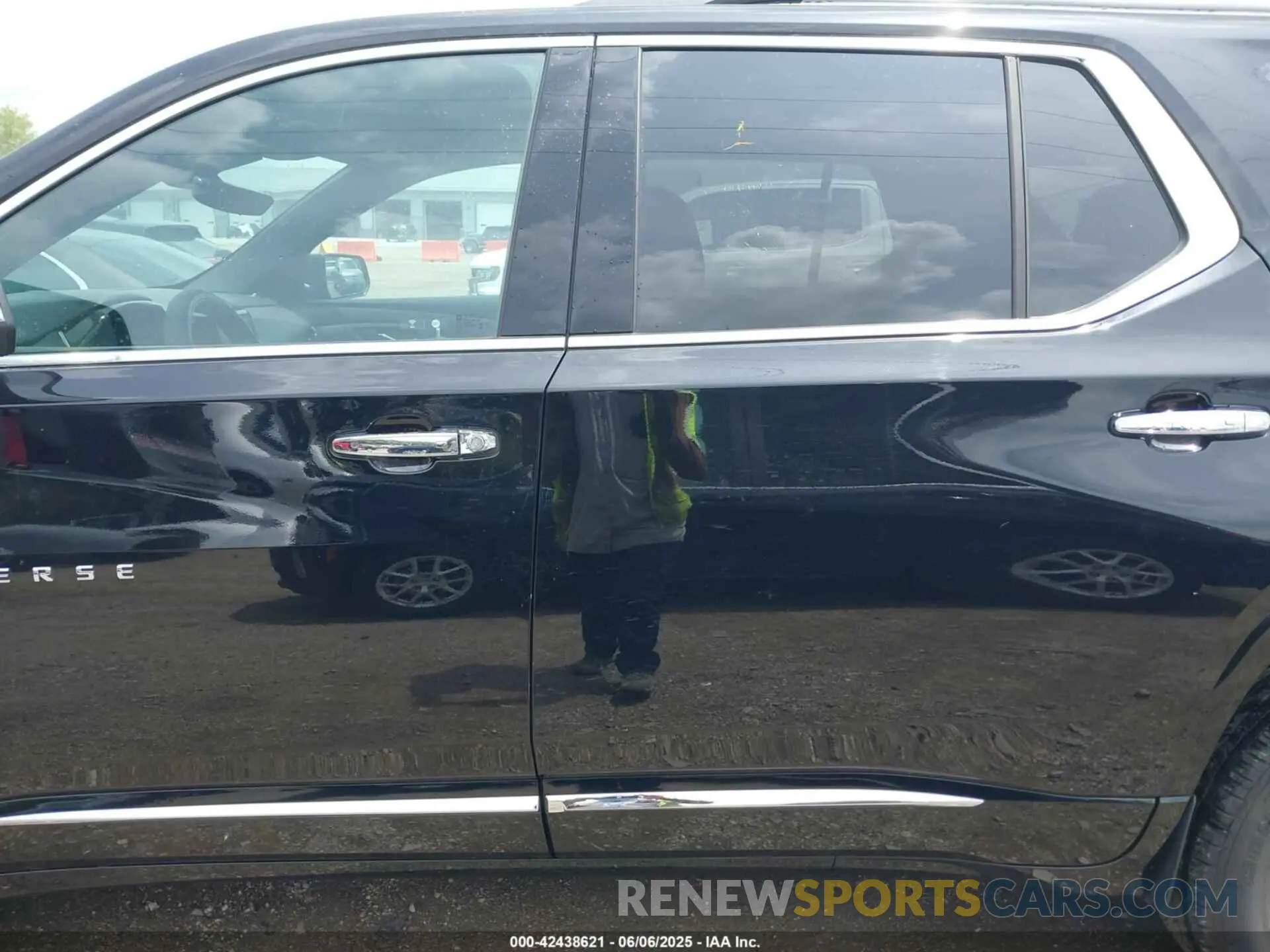 15 Photograph of a damaged car 1GNERKKWXPJ268882 CHEVROLET TRAVERSE 2023