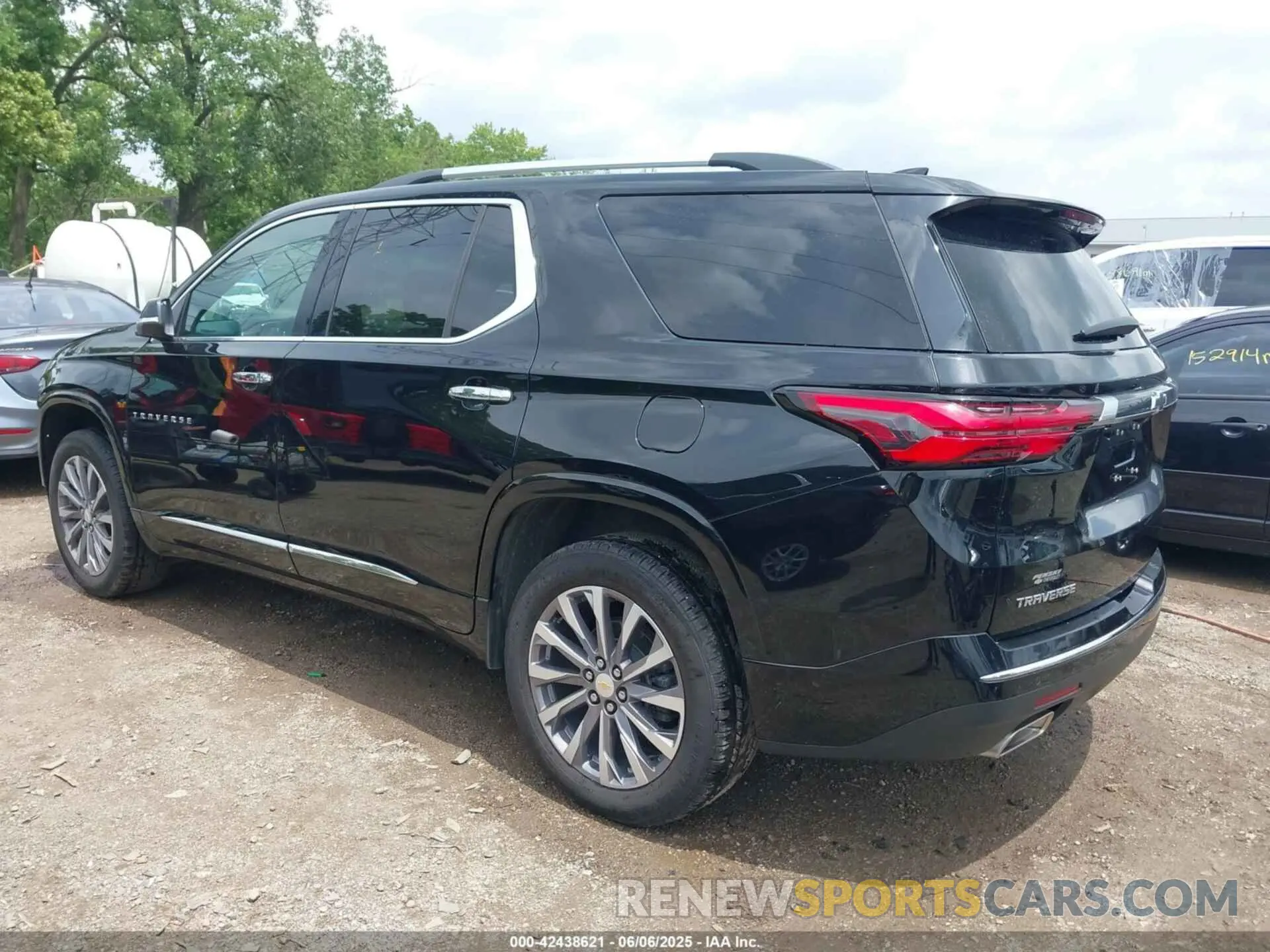 3 Photograph of a damaged car 1GNERKKWXPJ268882 CHEVROLET TRAVERSE 2023