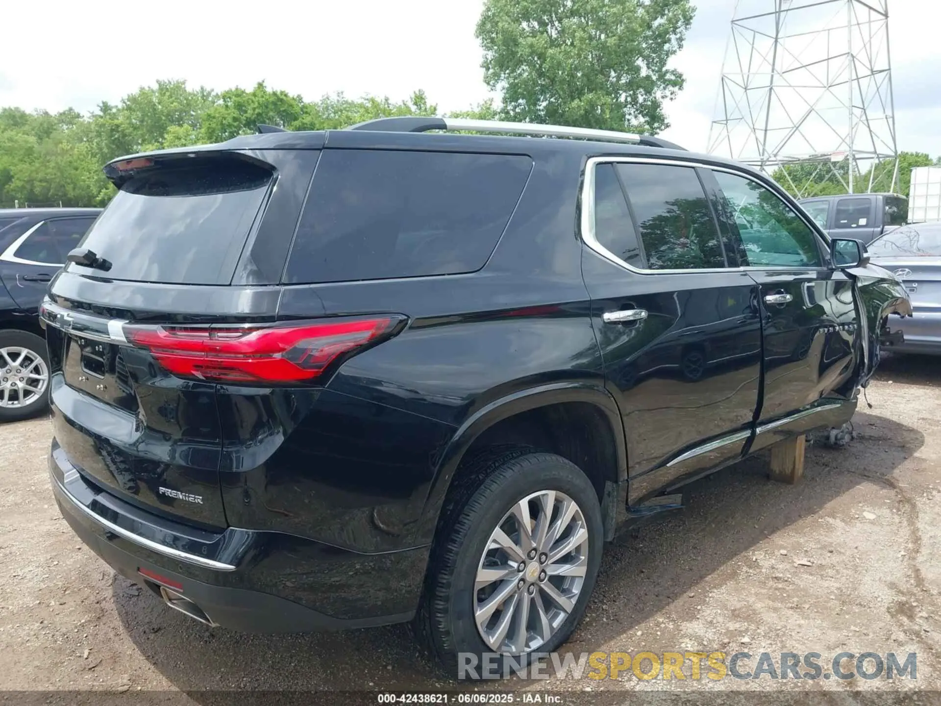 4 Photograph of a damaged car 1GNERKKWXPJ268882 CHEVROLET TRAVERSE 2023