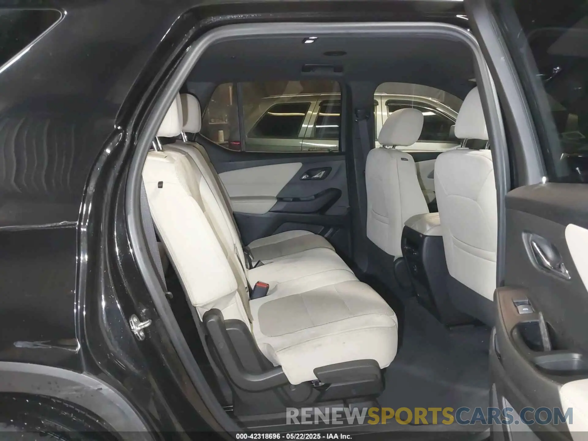 8 Photograph of a damaged car 1GNEVFKW4PJ206915 CHEVROLET TRAVERSE 2023
