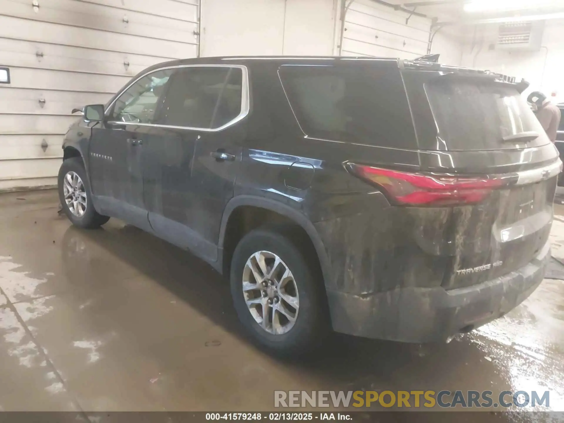 3 Фотография поврежденного автомобиля 1GNEVFKW6PJ334301 CHEVROLET TRAVERSE 2023