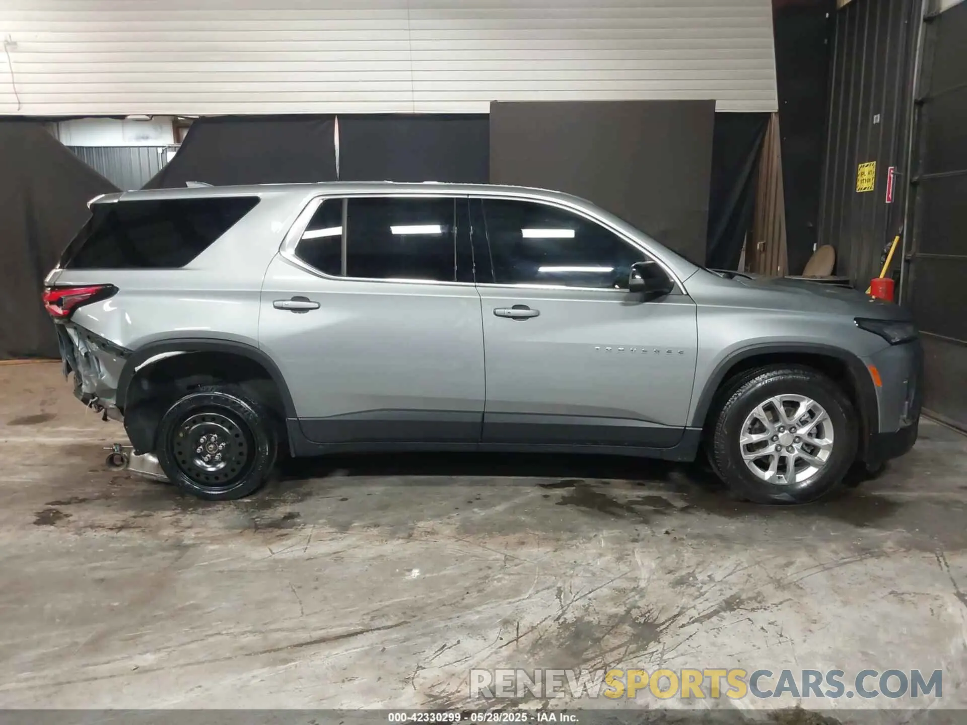 13 Фотография поврежденного автомобиля 1GNEVFKW8PJ141826 CHEVROLET TRAVERSE 2023