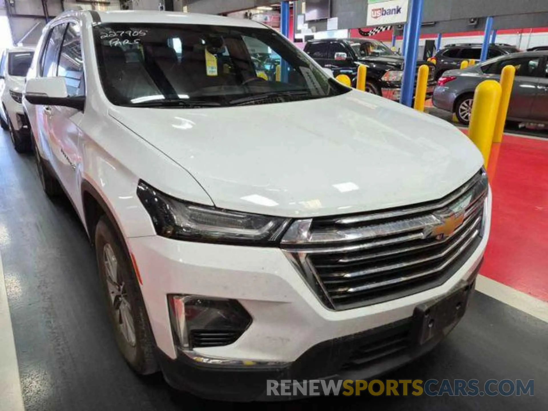 6 Photograph of a damaged car 1GNEVGKW1PJ293369 CHEVROLET TRAVERSE 2023
