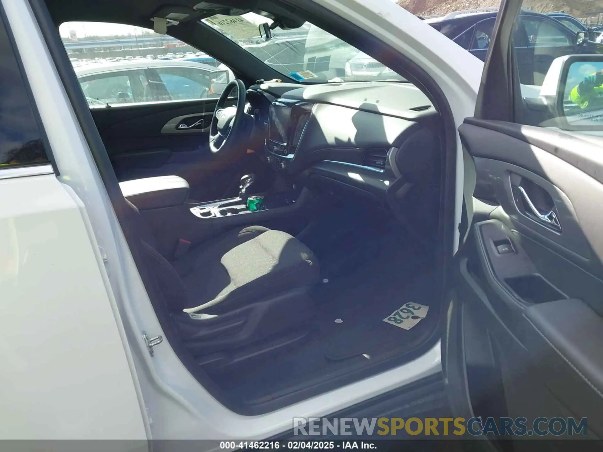 5 Photograph of a damaged car 1GNEVGKW3PJ224425 CHEVROLET TRAVERSE 2023