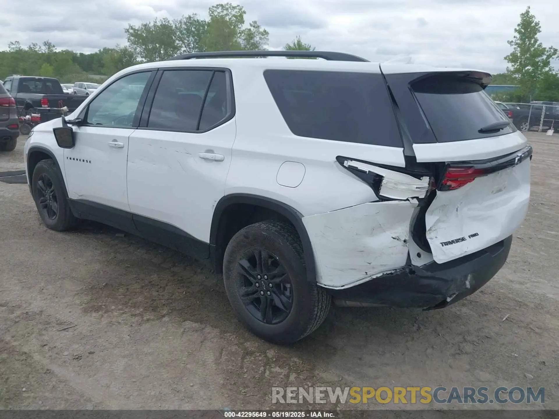 3 Photograph of a damaged car 1GNEVGKW4PJ172240 CHEVROLET TRAVERSE 2023