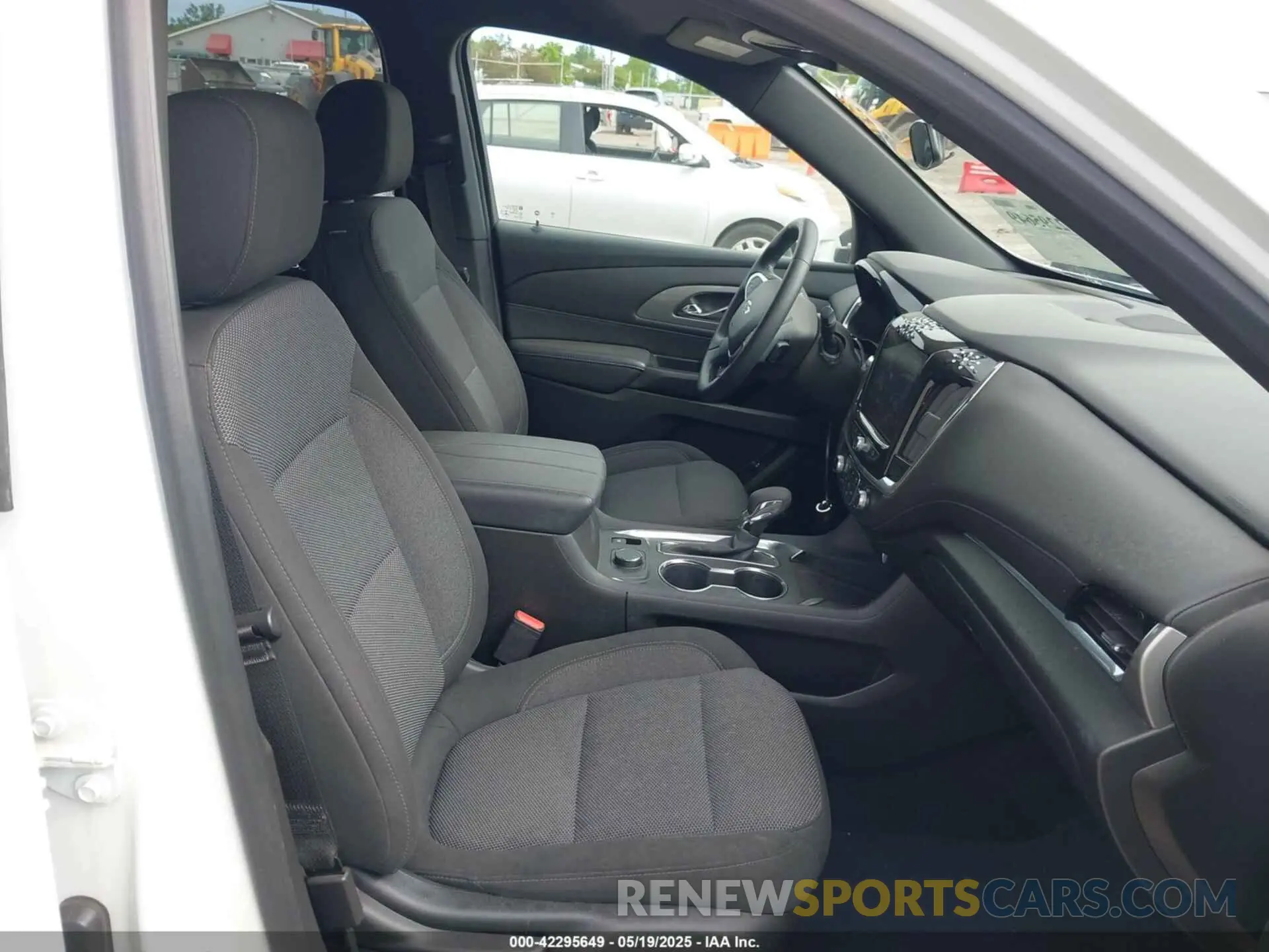 5 Photograph of a damaged car 1GNEVGKW4PJ172240 CHEVROLET TRAVERSE 2023