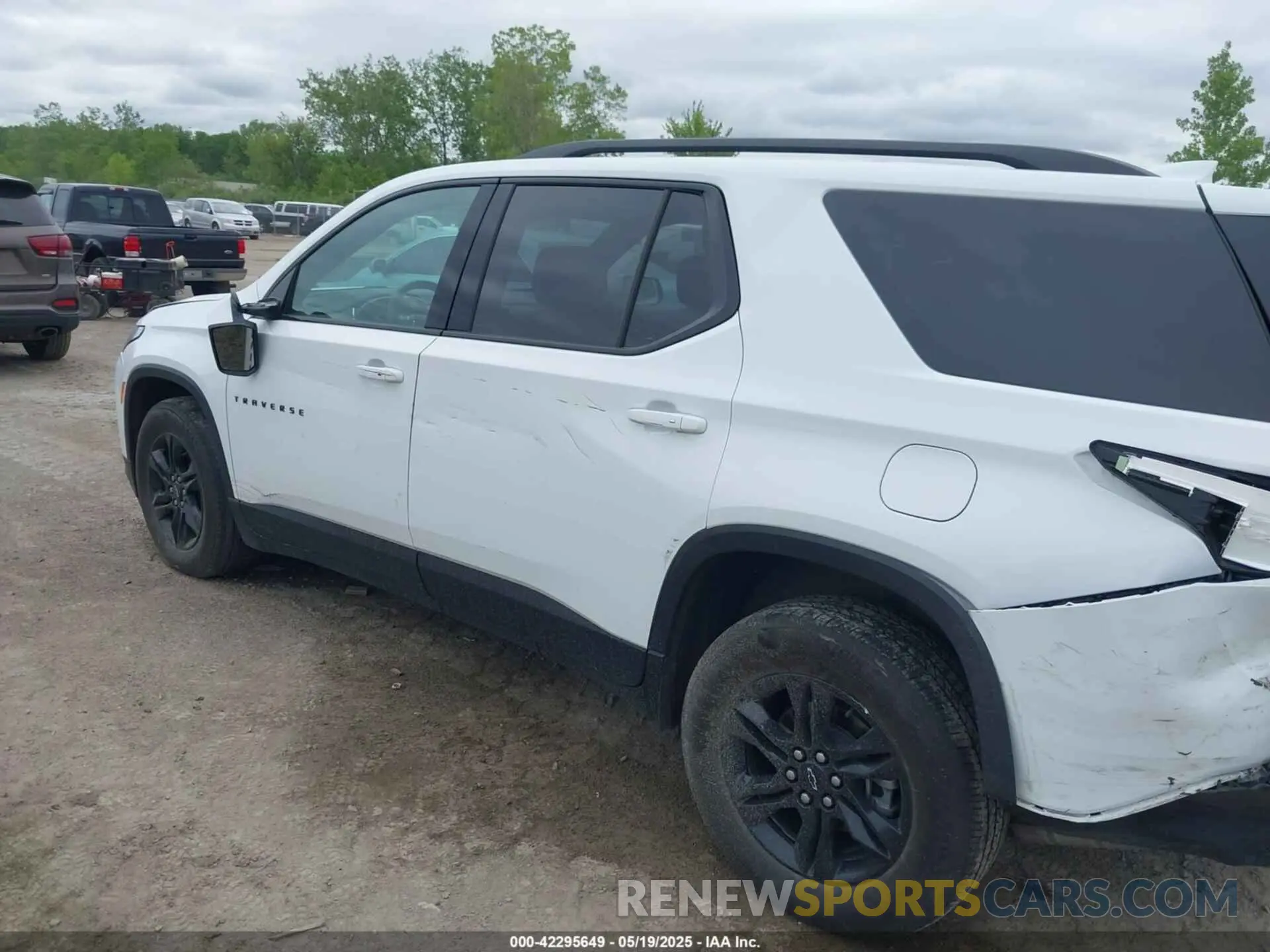 6 Photograph of a damaged car 1GNEVGKW4PJ172240 CHEVROLET TRAVERSE 2023