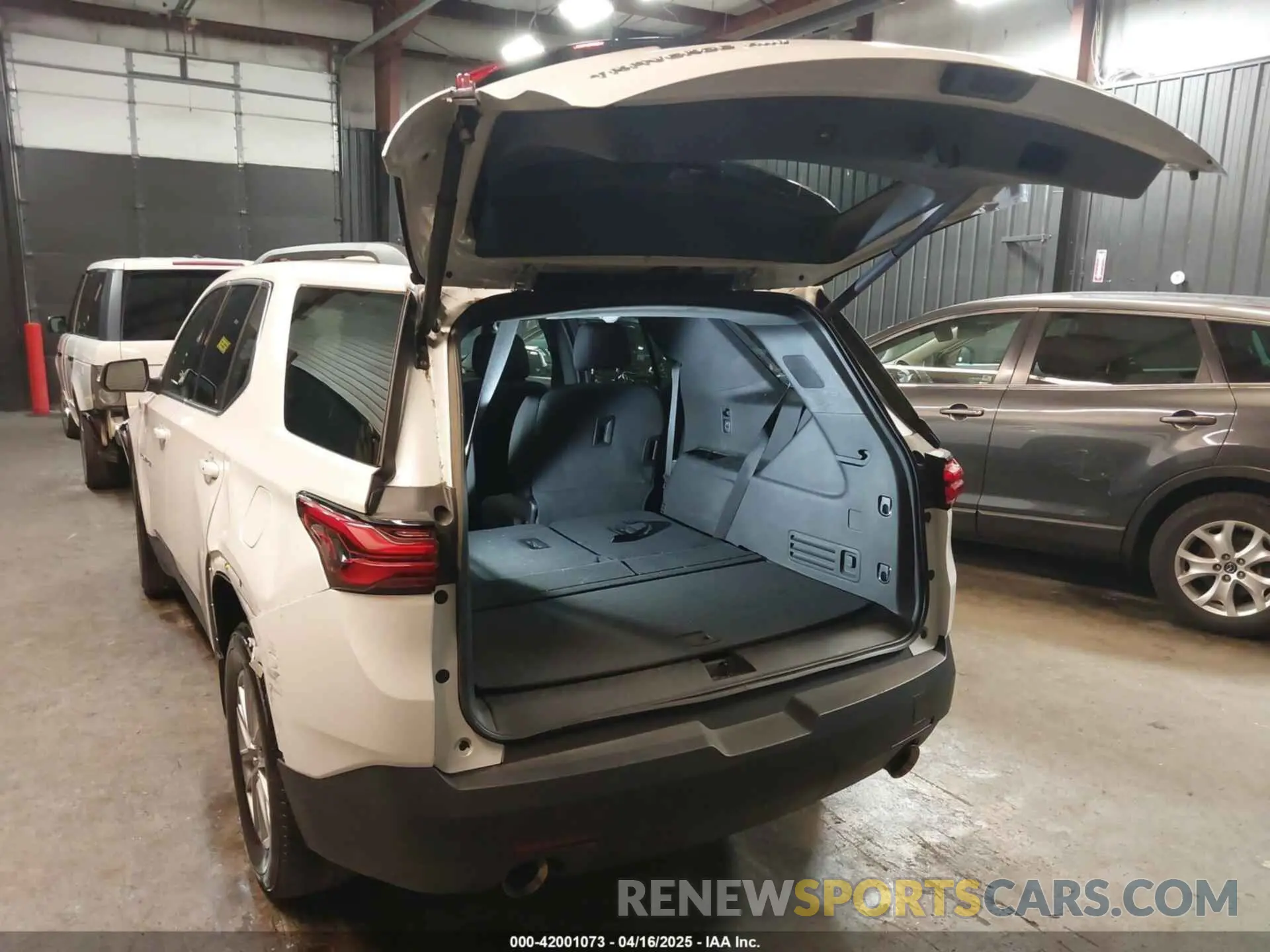 3 Photograph of a damaged car 1GNEVGKW4PJ332410 CHEVROLET TRAVERSE 2023