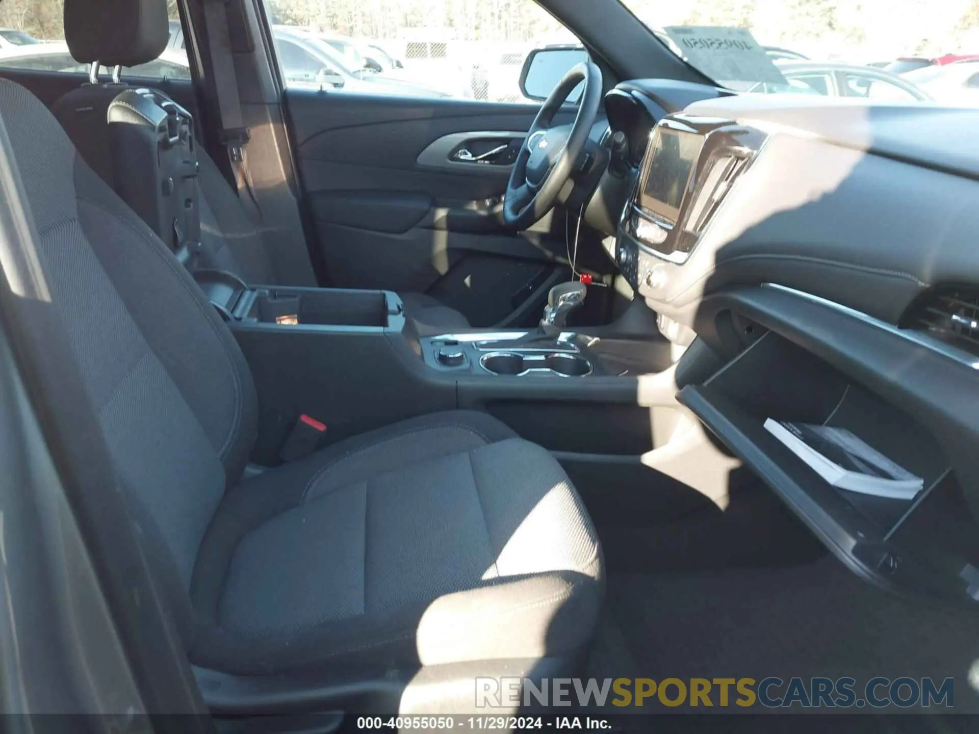 5 Photograph of a damaged car 1GNEVGKW5PJ324851 CHEVROLET TRAVERSE 2023