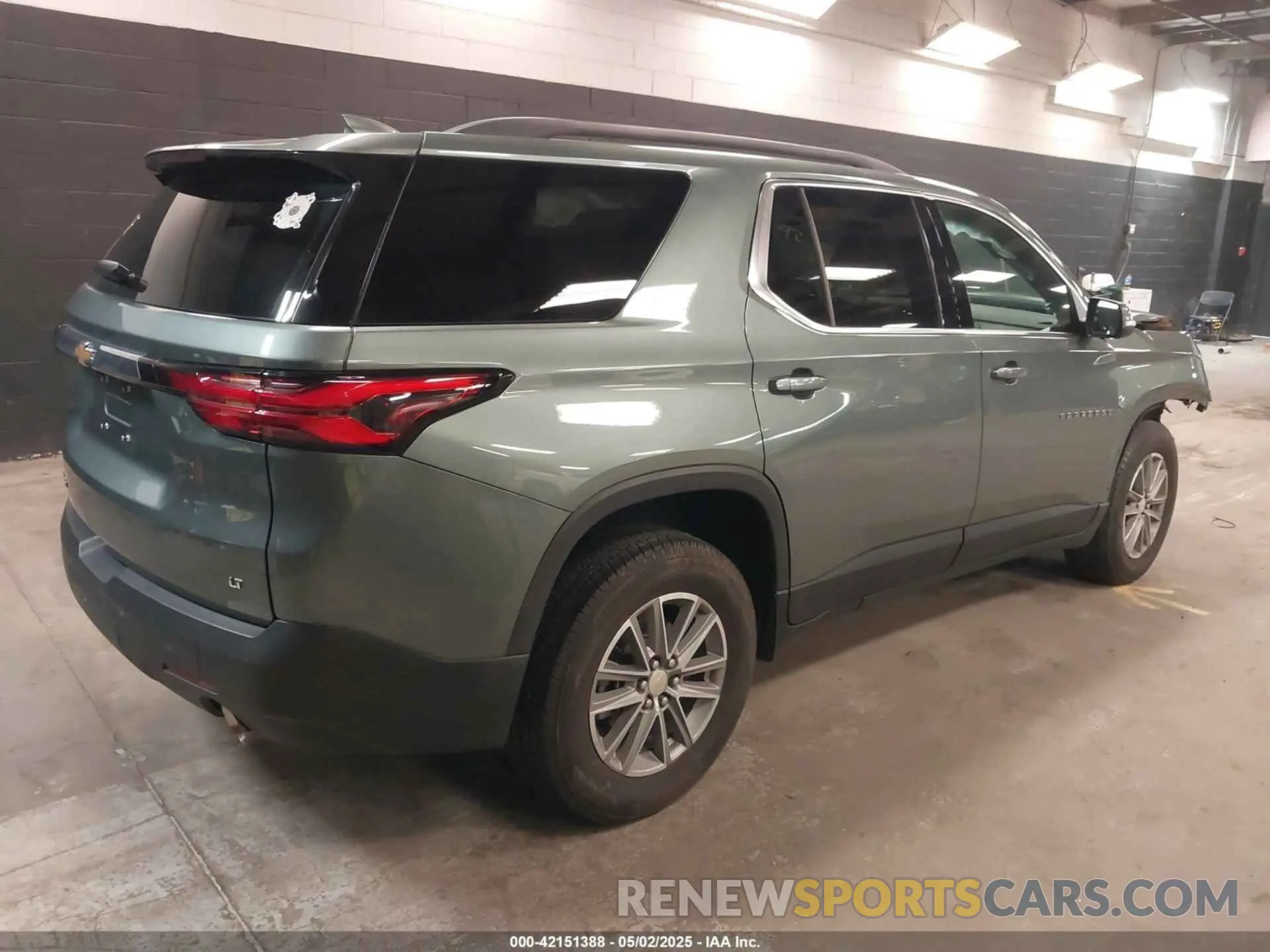4 Photograph of a damaged car 1GNEVGKW6PJ272324 CHEVROLET TRAVERSE 2023
