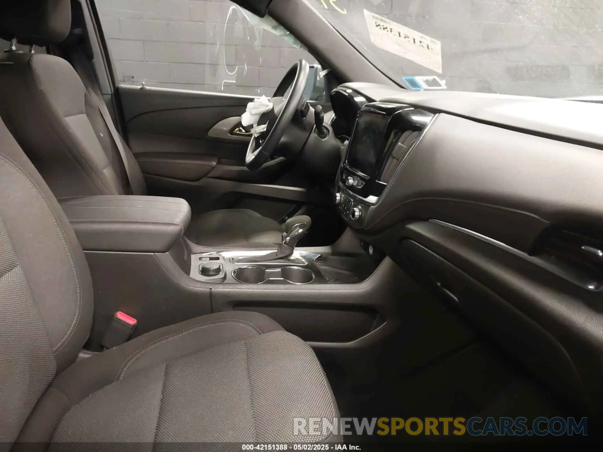 5 Photograph of a damaged car 1GNEVGKW6PJ272324 CHEVROLET TRAVERSE 2023