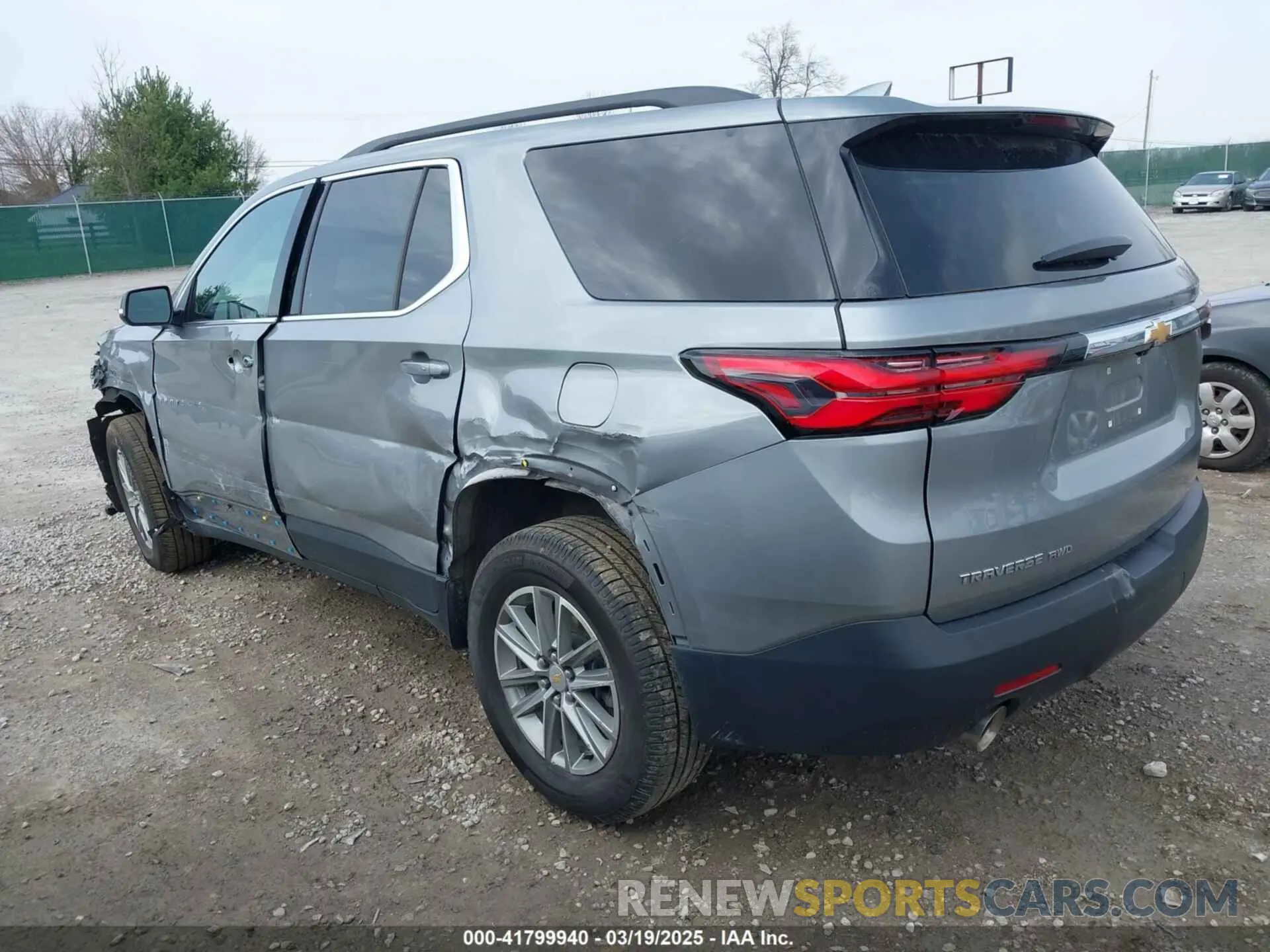 3 Фотография поврежденного автомобиля 1GNEVGKW7PJ242071 CHEVROLET TRAVERSE 2023