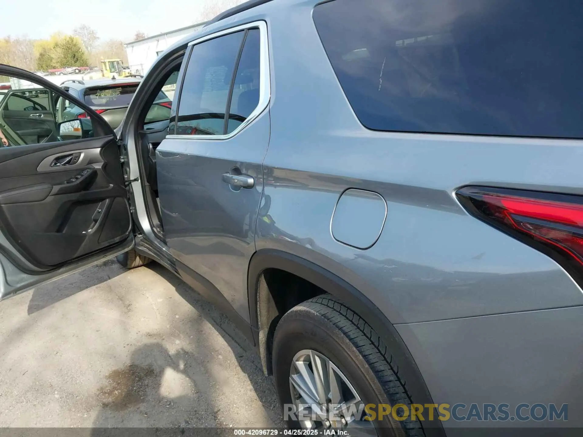 18 Фотография поврежденного автомобиля 1GNEVGKW7PJ324625 CHEVROLET TRAVERSE 2023